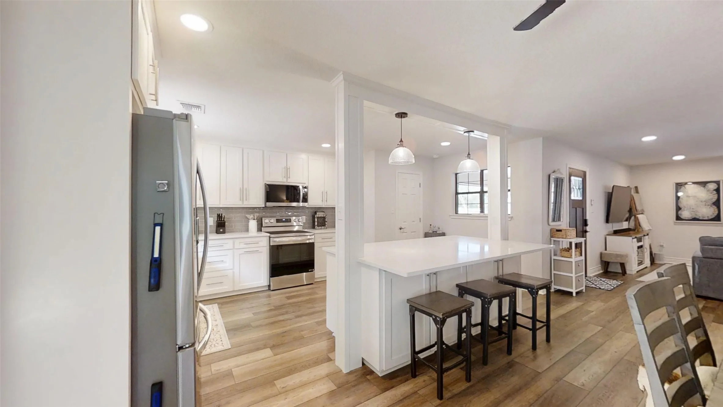 Single Family Residence For Sale in Hood County , 1425 Blackhawk Circle, Granbury, Texas 76048, 3 Bedroom, 2 Bathroom, Garage spaces, 2,000 Sqft, built in 1986, mls#21260887, Real Estate Agent in Granbury, Homes For Sale in Hood county, Homes For Sale in Granbury, Realtor in Granbury Texas, Real Estate Brokerage Independent Realty Texas, Luminita Cordes Realtor