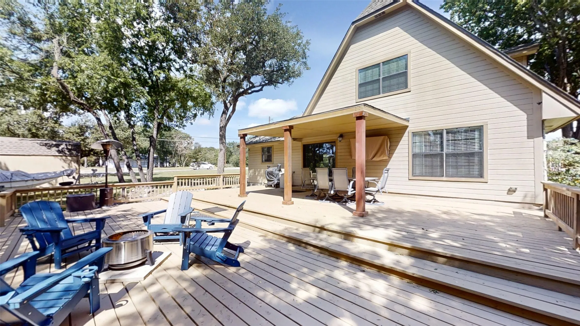 Single Family Residence For Sale in Hood County , 1425 Blackhawk Circle, Granbury, Texas 76048, 3 Bedroom, 2 Bathroom, Garage spaces, 2,000 Sqft, built in 1986, mls#21260887, Real Estate Agent in Granbury, Homes For Sale in Hood county, Homes For Sale in Granbury, Realtor in Granbury Texas, Real Estate Brokerage Independent Realty Texas, Luminita Cordes Realtor