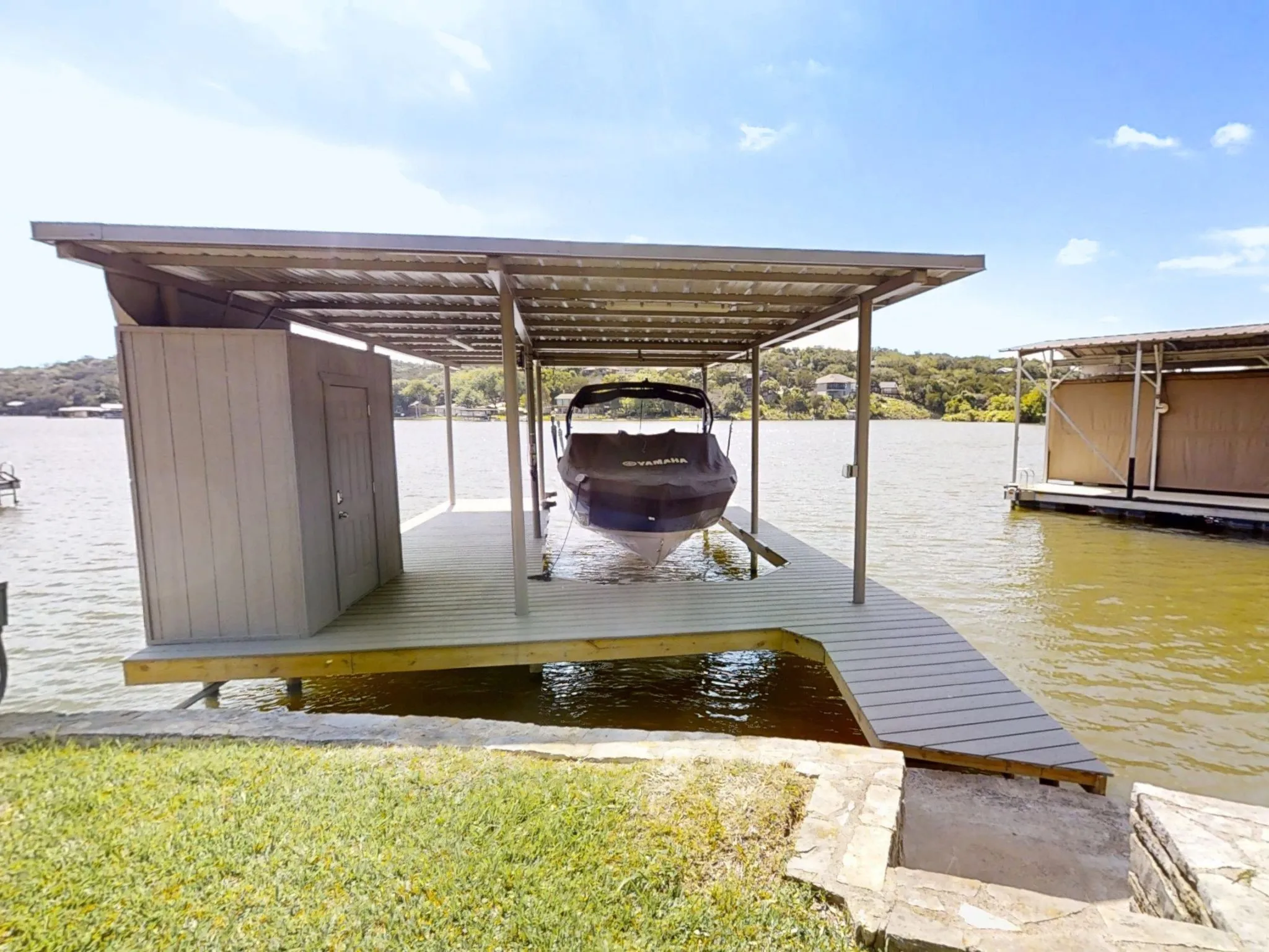 Single Family Residence For Sale in Hood County , 1425 Blackhawk Circle, Granbury, Texas 76048, 3 Bedroom, 2 Bathroom, Garage spaces, 2,000 Sqft, built in 1986, mls#21260887, Real Estate Agent in Granbury, Homes For Sale in Hood county, Homes For Sale in Granbury, Realtor in Granbury Texas, Real Estate Brokerage Independent Realty Texas, Luminita Cordes Realtor