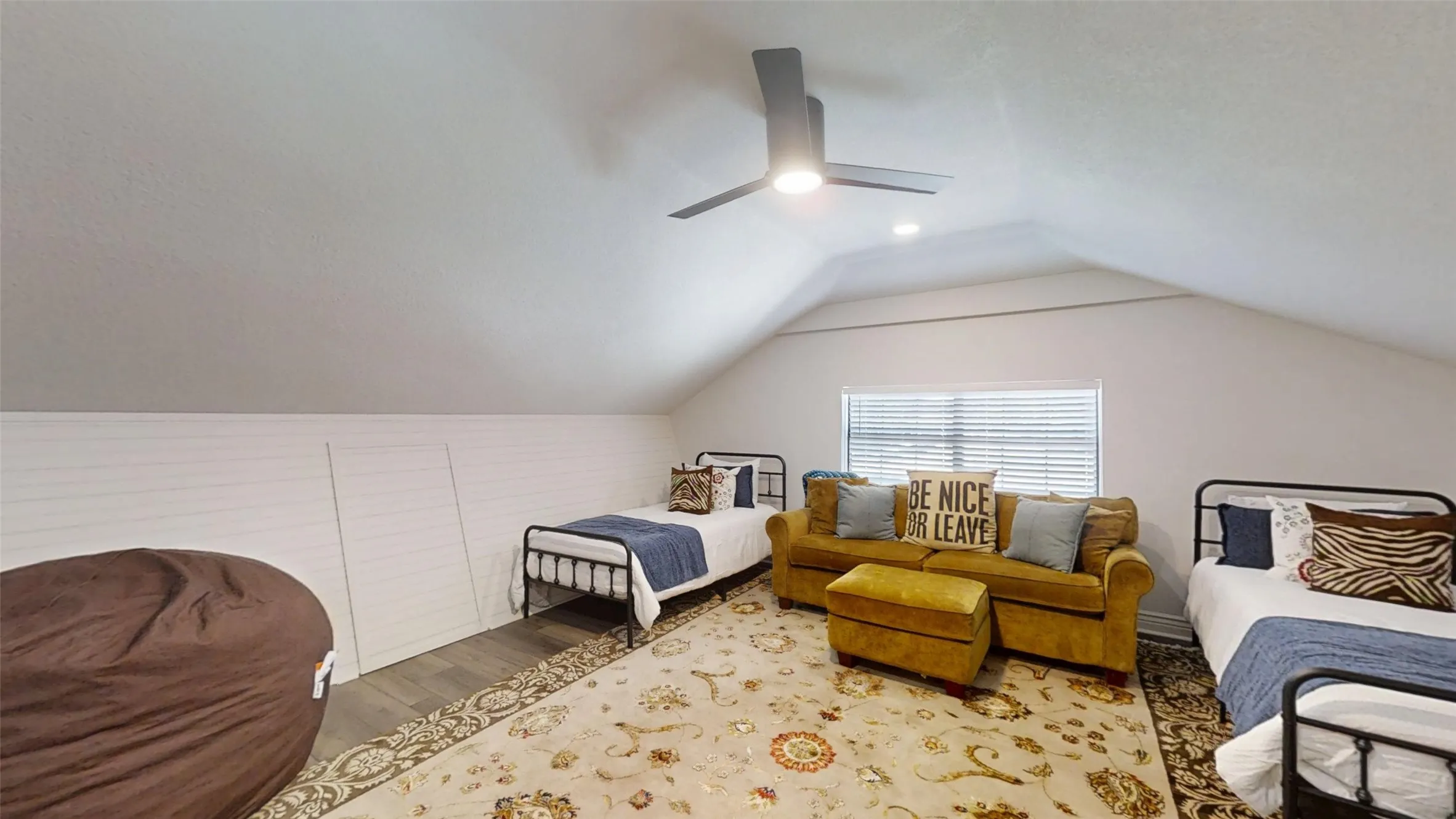 Single Family Residence For Sale in Hood County , 1425 Blackhawk Circle, Granbury, Texas 76048, 3 Bedroom, 2 Bathroom, Garage spaces, 2,000 Sqft, built in 1986, mls#21260887, Real Estate Agent in Granbury, Homes For Sale in Hood county, Homes For Sale in Granbury, Realtor in Granbury Texas, Real Estate Brokerage Independent Realty Texas, Luminita Cordes Realtor