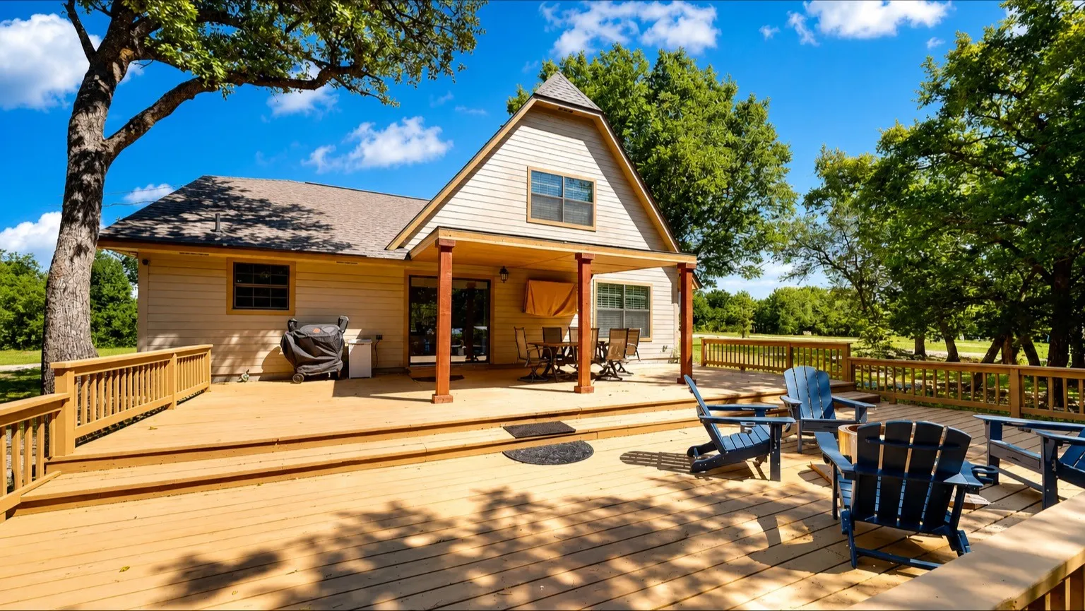 Single Family Residence For Sale in Hood County , 1425 Blackhawk Circle, Granbury, Texas 76048, 3 Bedroom, 2 Bathroom, Garage spaces, 2,000 Sqft, built in 1986, mls#21260887, Real Estate Agent in Granbury, Homes For Sale in Hood county, Homes For Sale in Granbury, Realtor in Granbury Texas, Real Estate Brokerage Independent Realty Texas, Luminita Cordes Realtor