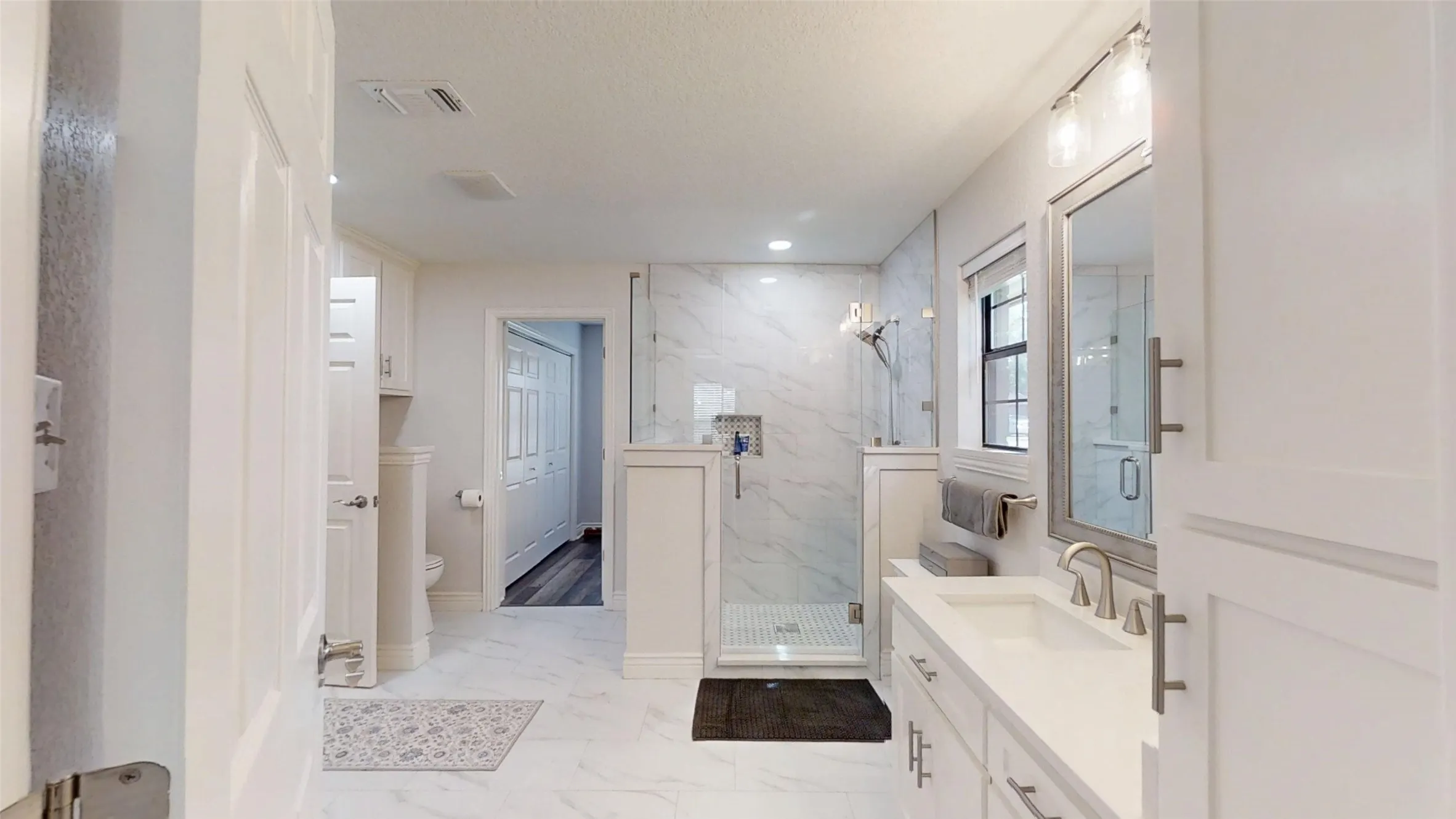 Single Family Residence For Sale in Hood County , 1425 Blackhawk Circle, Granbury, Texas 76048, 3 Bedroom, 2 Bathroom, Garage spaces, 2,000 Sqft, built in 1986, mls#21260887, Real Estate Agent in Granbury, Homes For Sale in Hood county, Homes For Sale in Granbury, Realtor in Granbury Texas, Real Estate Brokerage Independent Realty Texas, Luminita Cordes Realtor