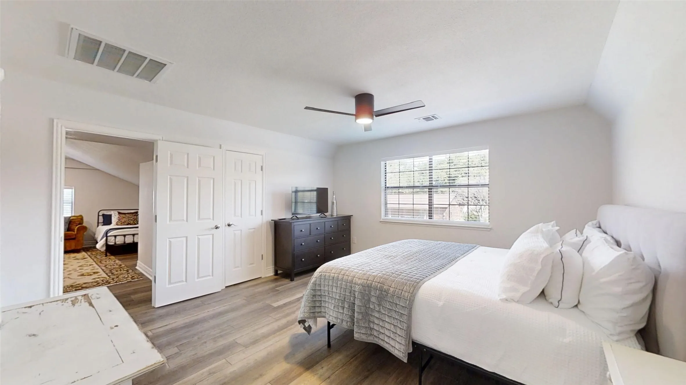 Single Family Residence For Sale in Hood County , 1425 Blackhawk Circle, Granbury, Texas 76048, 3 Bedroom, 2 Bathroom, Garage spaces, 2,000 Sqft, built in 1986, mls#21260887, Real Estate Agent in Granbury, Homes For Sale in Hood county, Homes For Sale in Granbury, Realtor in Granbury Texas, Real Estate Brokerage Independent Realty Texas, Luminita Cordes Realtor
