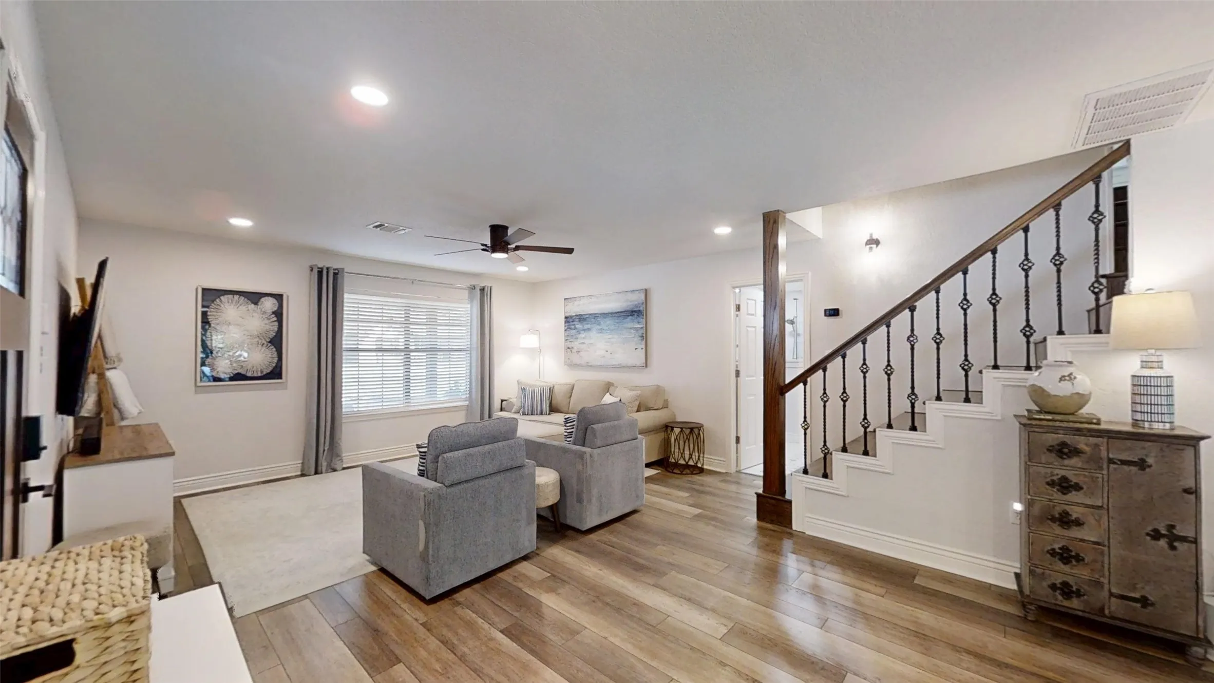 Single Family Residence For Sale in Hood County , 1425 Blackhawk Circle, Granbury, Texas 76048, 3 Bedroom, 2 Bathroom, Garage spaces, 2,000 Sqft, built in 1986, mls#21260887, Real Estate Agent in Granbury, Homes For Sale in Hood county, Homes For Sale in Granbury, Realtor in Granbury Texas, Real Estate Brokerage Independent Realty Texas, Luminita Cordes Realtor