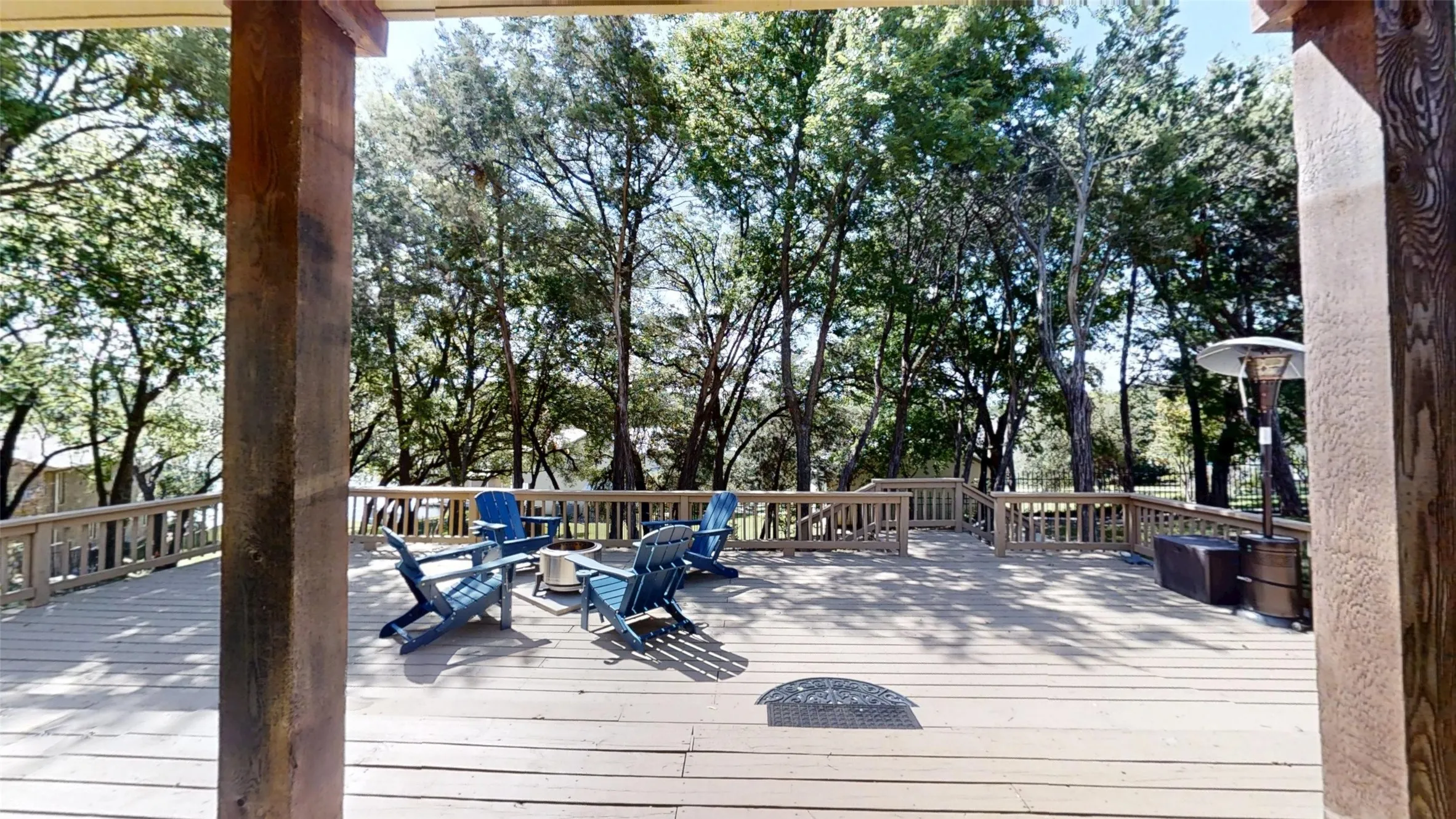 Single Family Residence For Sale in Hood County , 1425 Blackhawk Circle, Granbury, Texas 76048, 3 Bedroom, 2 Bathroom, Garage spaces, 2,000 Sqft, built in 1986, mls#21260887, Real Estate Agent in Granbury, Homes For Sale in Hood county, Homes For Sale in Granbury, Realtor in Granbury Texas, Real Estate Brokerage Independent Realty Texas, Luminita Cordes Realtor