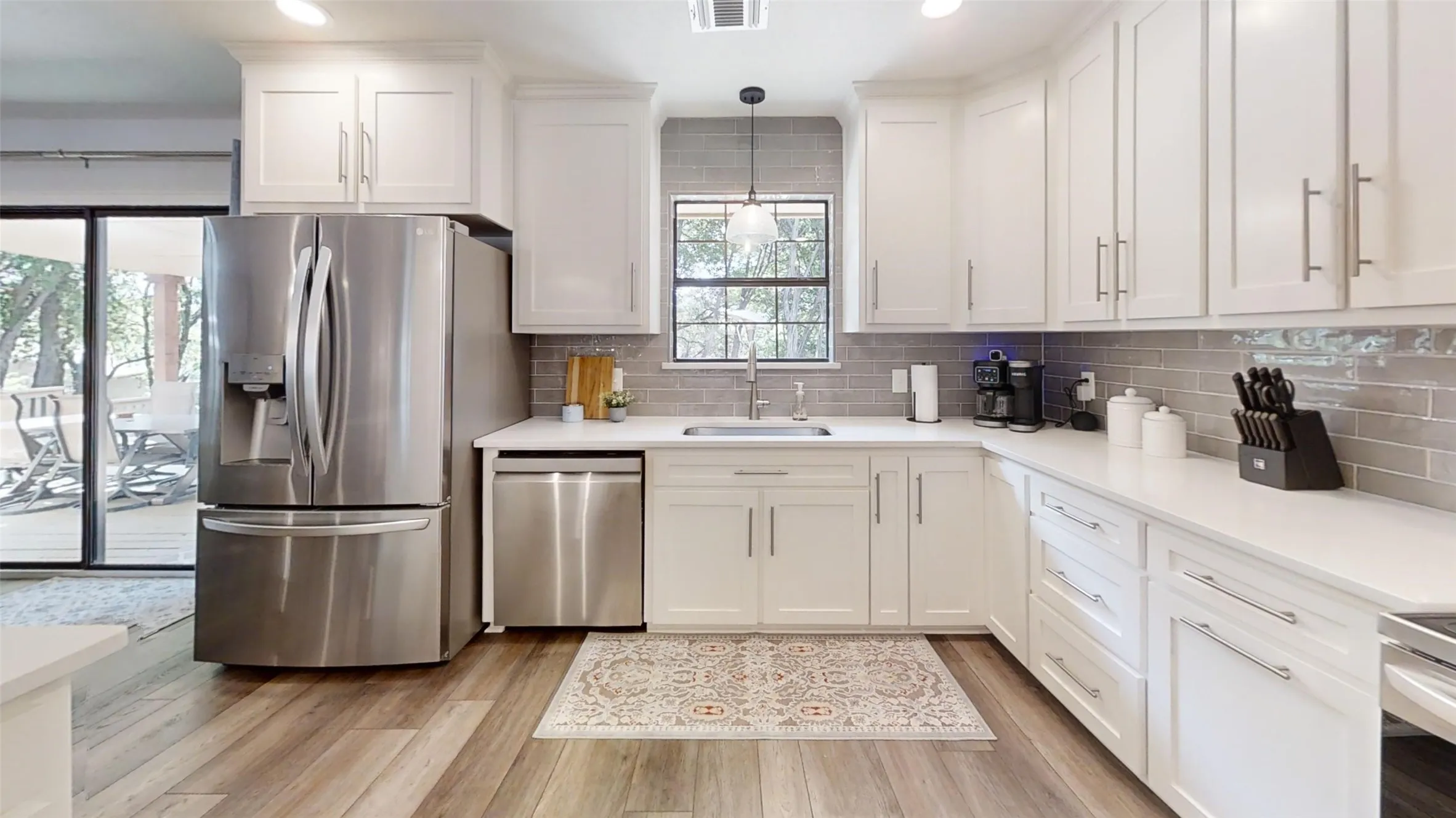 Single Family Residence For Sale in Hood County , 1425 Blackhawk Circle, Granbury, Texas 76048, 3 Bedroom, 2 Bathroom, Garage spaces, 2,000 Sqft, built in 1986, mls#21260887, Real Estate Agent in Granbury, Homes For Sale in Hood county, Homes For Sale in Granbury, Realtor in Granbury Texas, Real Estate Brokerage Independent Realty Texas, Luminita Cordes Realtor