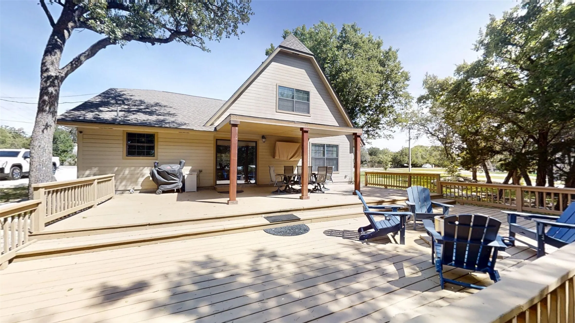 Single Family Residence For Sale in Hood County , 1425 Blackhawk Circle, Granbury, Texas 76048, 3 Bedroom, 2 Bathroom, Garage spaces, 2,000 Sqft, built in 1986, mls#21260887, Real Estate Agent in Granbury, Homes For Sale in Hood county, Homes For Sale in Granbury, Realtor in Granbury Texas, Real Estate Brokerage Independent Realty Texas, Luminita Cordes Realtor