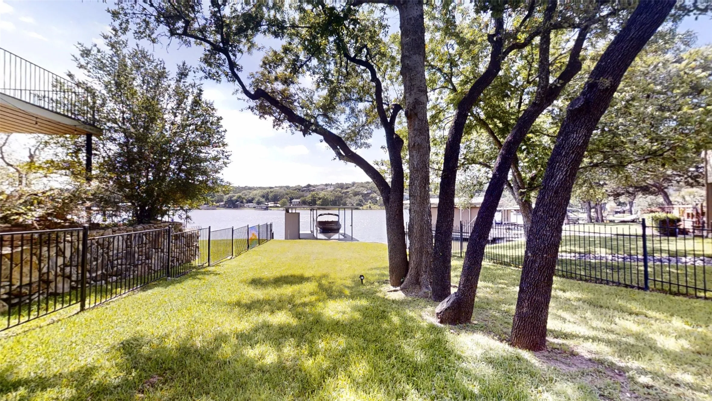 Single Family Residence For Sale in Hood County , 1425 Blackhawk Circle, Granbury, Texas 76048, 3 Bedroom, 2 Bathroom, Garage spaces, 2,000 Sqft, built in 1986, mls#21260887, Real Estate Agent in Granbury, Homes For Sale in Hood county, Homes For Sale in Granbury, Realtor in Granbury Texas, Real Estate Brokerage Independent Realty Texas, Luminita Cordes Realtor
