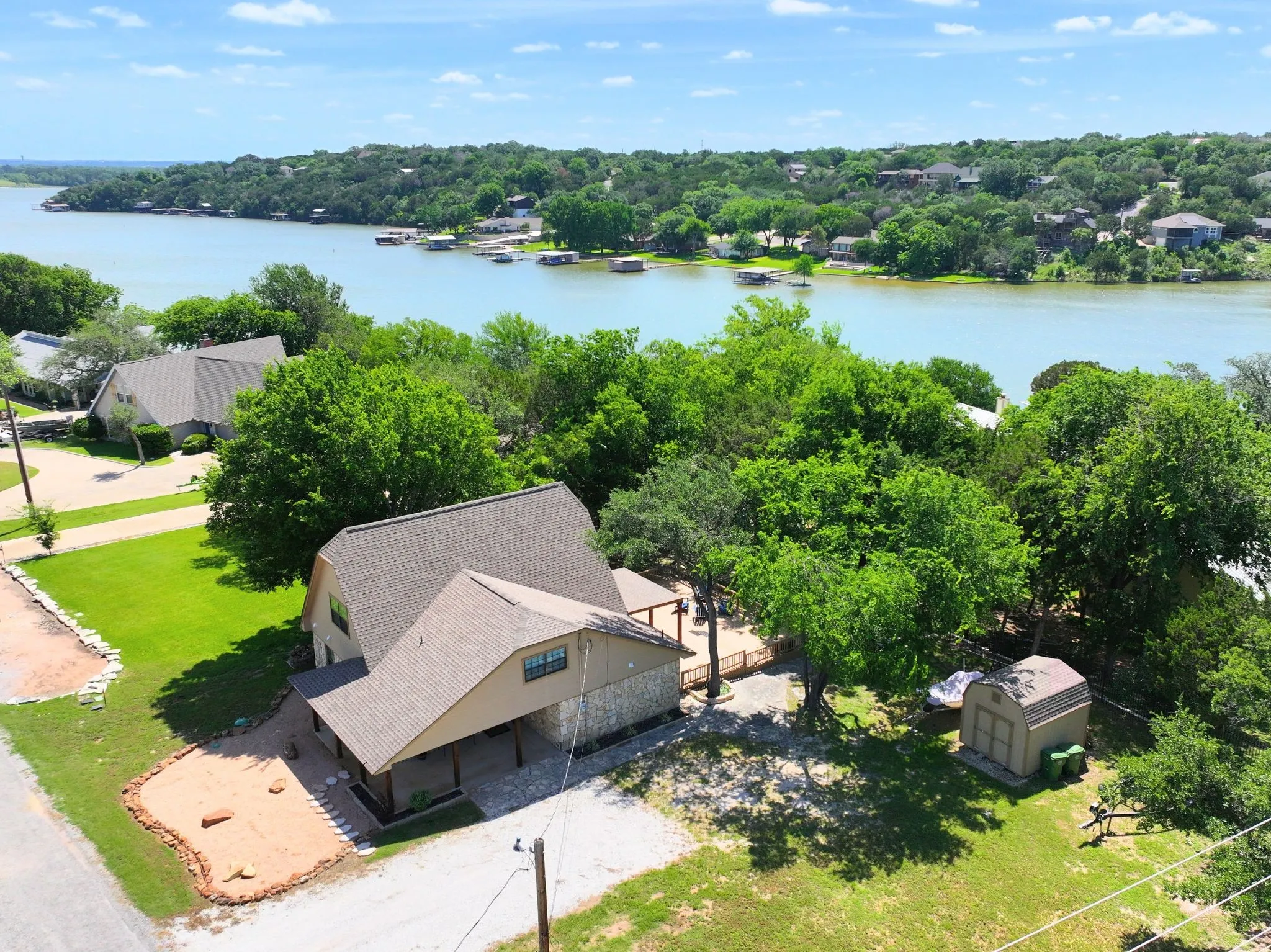 Single Family Residence For Sale in Hood County , 1425 Blackhawk Circle, Granbury, Texas 76048, 3 Bedroom, 2 Bathroom, Garage spaces, 2,000 Sqft, built in 1986, mls#21260887, Real Estate Agent in Granbury, Homes For Sale in Hood county, Homes For Sale in Granbury, Realtor in Granbury Texas, Real Estate Brokerage Independent Realty Texas, Luminita Cordes Realtor
