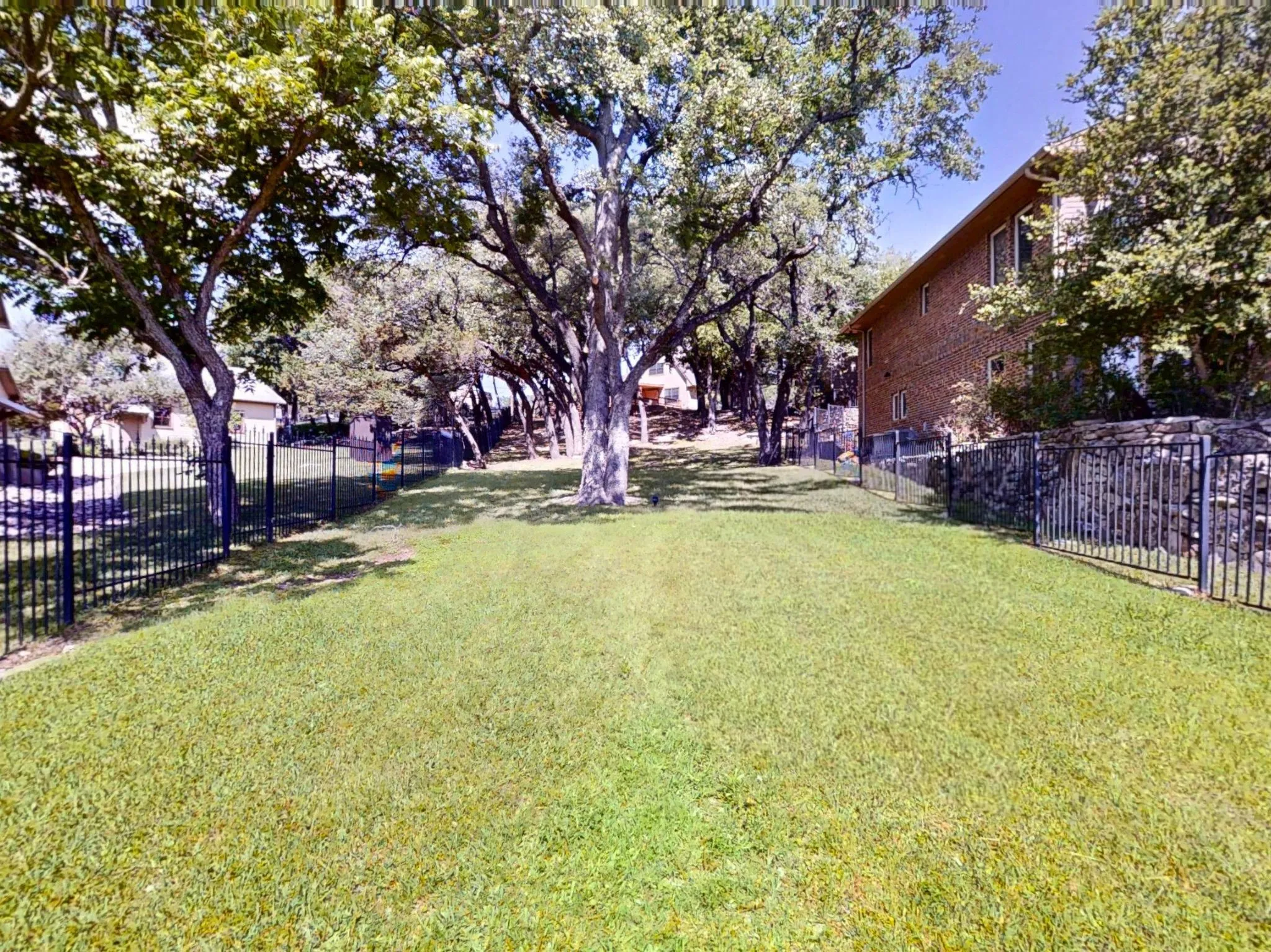 Single Family Residence For Sale in Hood County , 1425 Blackhawk Circle, Granbury, Texas 76048, 3 Bedroom, 2 Bathroom, Garage spaces, 2,000 Sqft, built in 1986, mls#21260887, Real Estate Agent in Granbury, Homes For Sale in Hood county, Homes For Sale in Granbury, Realtor in Granbury Texas, Real Estate Brokerage Independent Realty Texas, Luminita Cordes Realtor