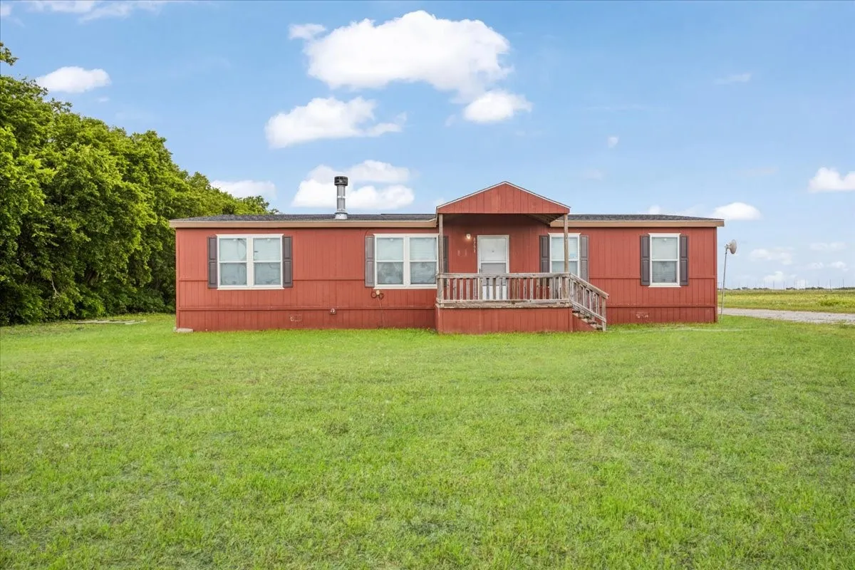 Mobile Home For Sale in Hunt County , 8791 County Road 1143, Celeste, Texas 75423, 3 Bedroom, 2 Bathroom, Garage spaces, 1,792 Sqft, built in 2018, mls#21262682, Real Estate Agent in Celeste, Homes For Sale in Hunt county, Homes For Sale in Celeste, Realtor in Celeste Texas, Real Estate Brokerage Independent Realty Texas, Luminita Cordes Realtor