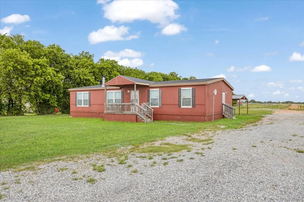 Mobile Home For Sale in Hunt County , 8791 County Road 1143, Celeste, Texas 75423, 3 Bedroom, 2 Bathroom, Garage spaces, 1,792 Sqft, built in 2018, mls#21262682, Real Estate Agent in Celeste, Homes For Sale in Hunt county, Homes For Sale in Celeste, Realtor in Celeste Texas, Real Estate Brokerage Independent Realty Texas, Luminita Cordes Realtor