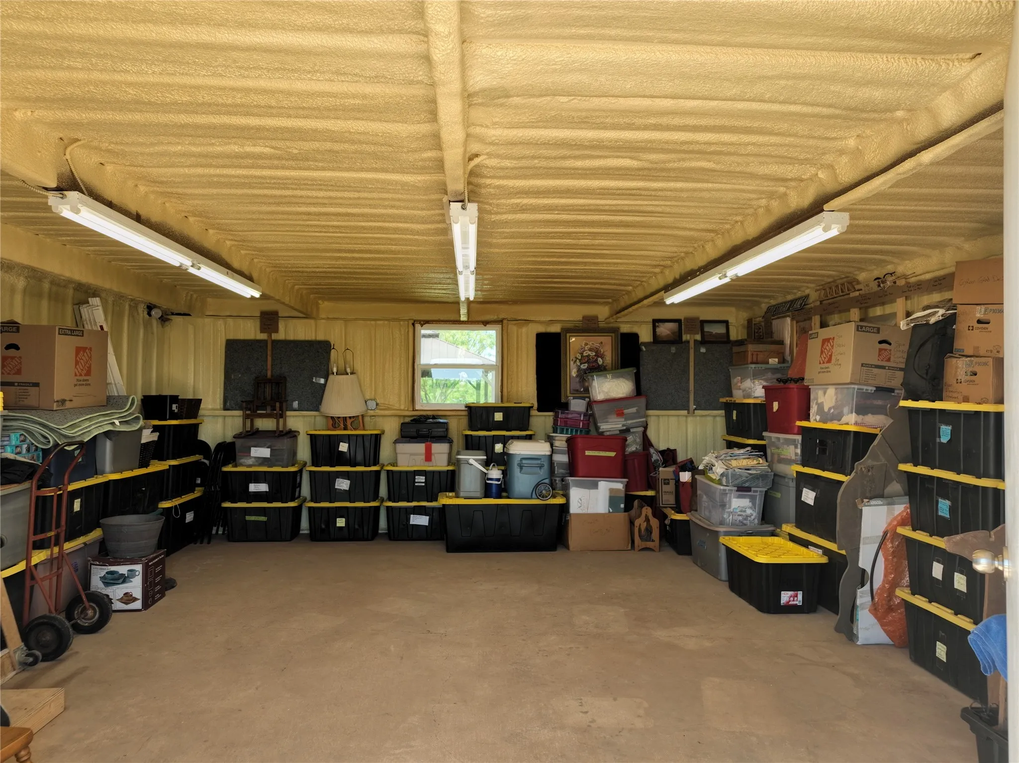 connected storage-workshop fully insulated and has electric throughout