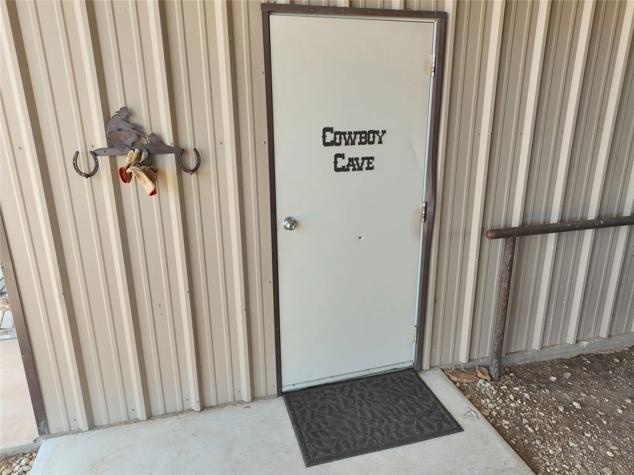 The Cowboy Cave comes with refrigerator, microwave, TV and dual air mini split. Great office or fun room at the barn