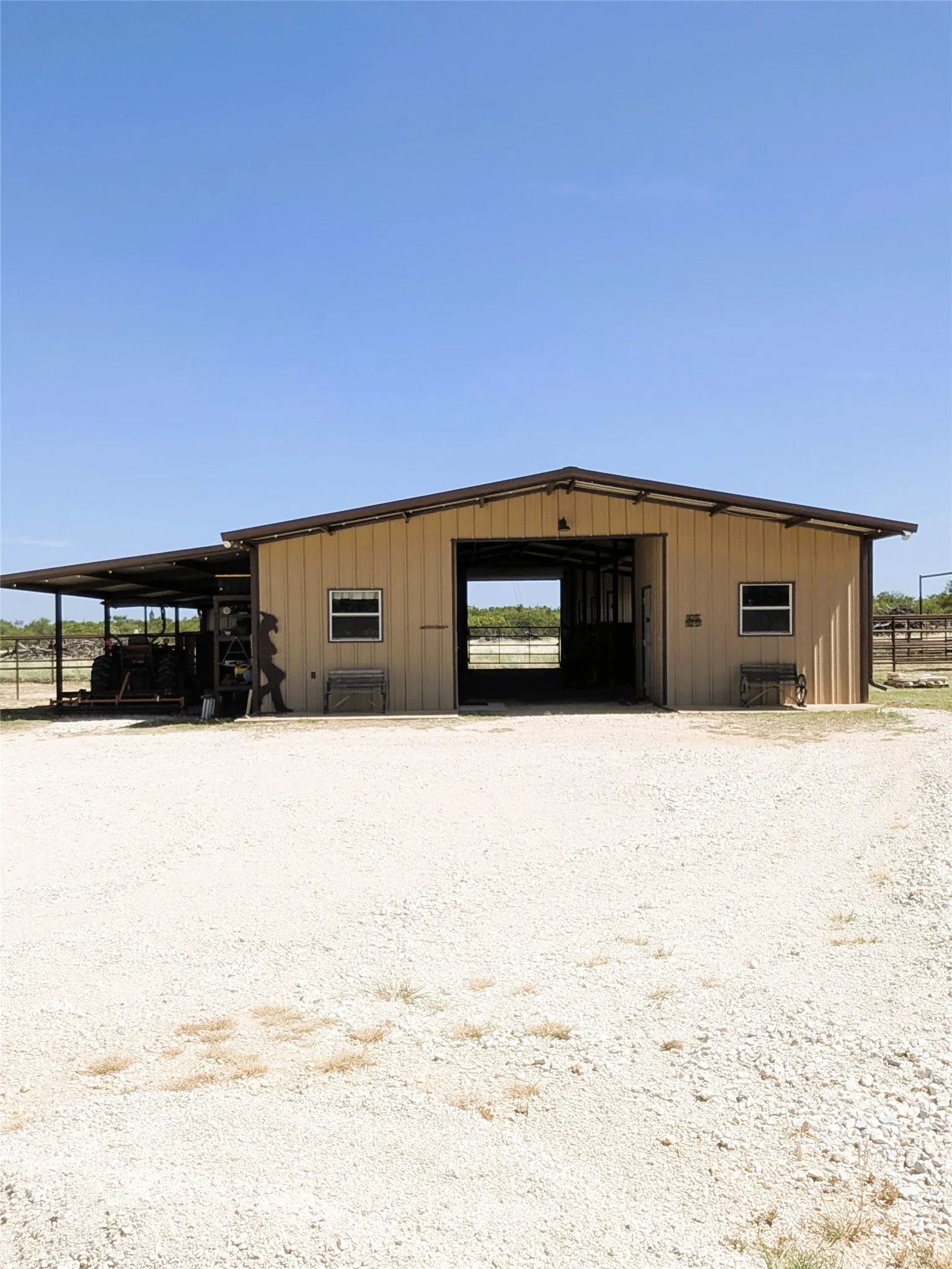 6-stall horse barn
