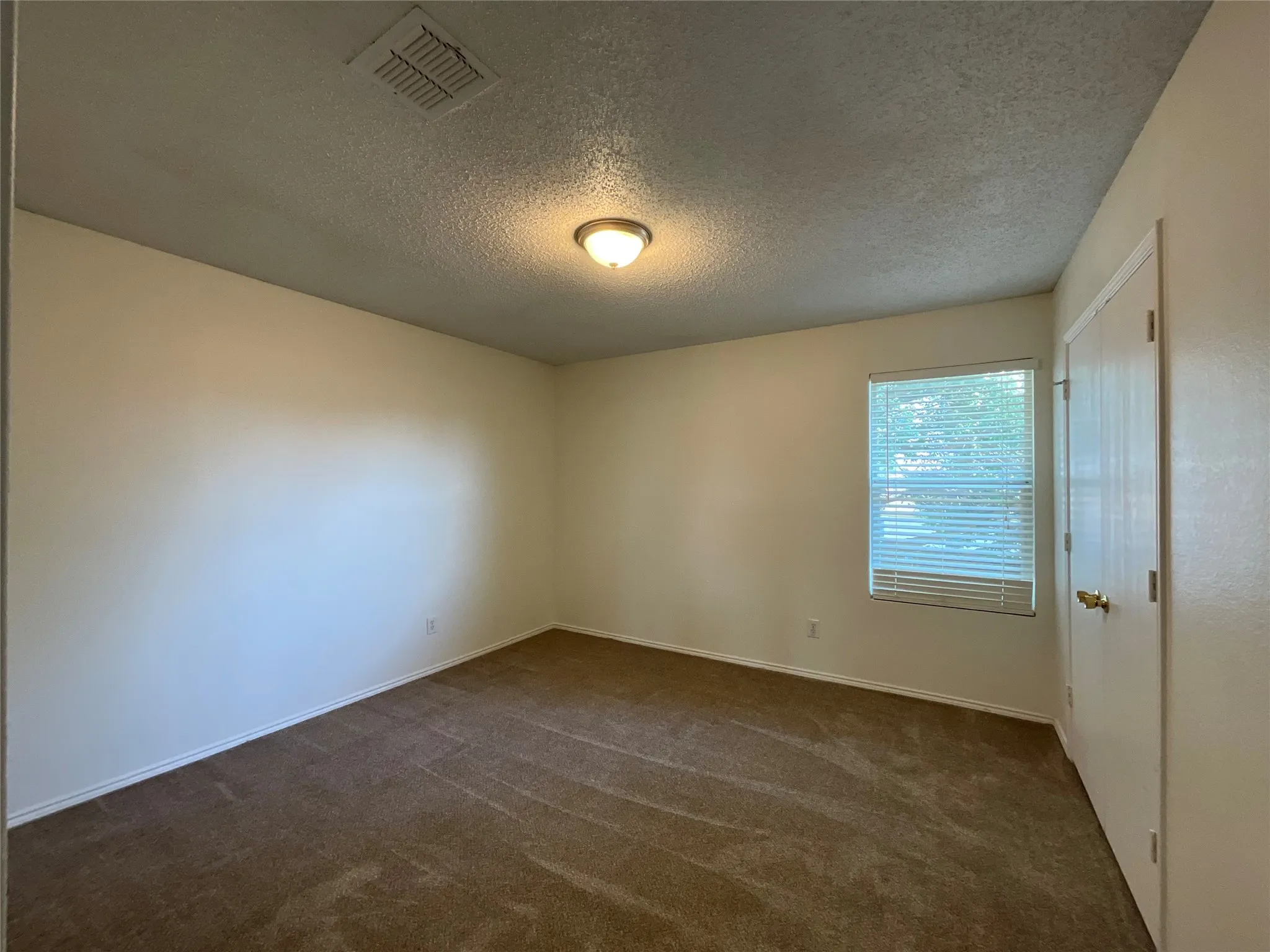 Single Family Residence For Sale in Denton County , 2233 Chestnut Drive, Little Elm, Texas 75068, 3 Bedroom, 3 Bathroom, 2 Garage spaces, 2,318 Sqft, built in 1999, mls#21263445, Real Estate Agent in Little Elm, Homes For Sale in Denton county, Homes For Sale in Little Elm, Realtor in Little Elm Texas, Real Estate Brokerage Independent Realty Texas, Luminita Cordes Realtor