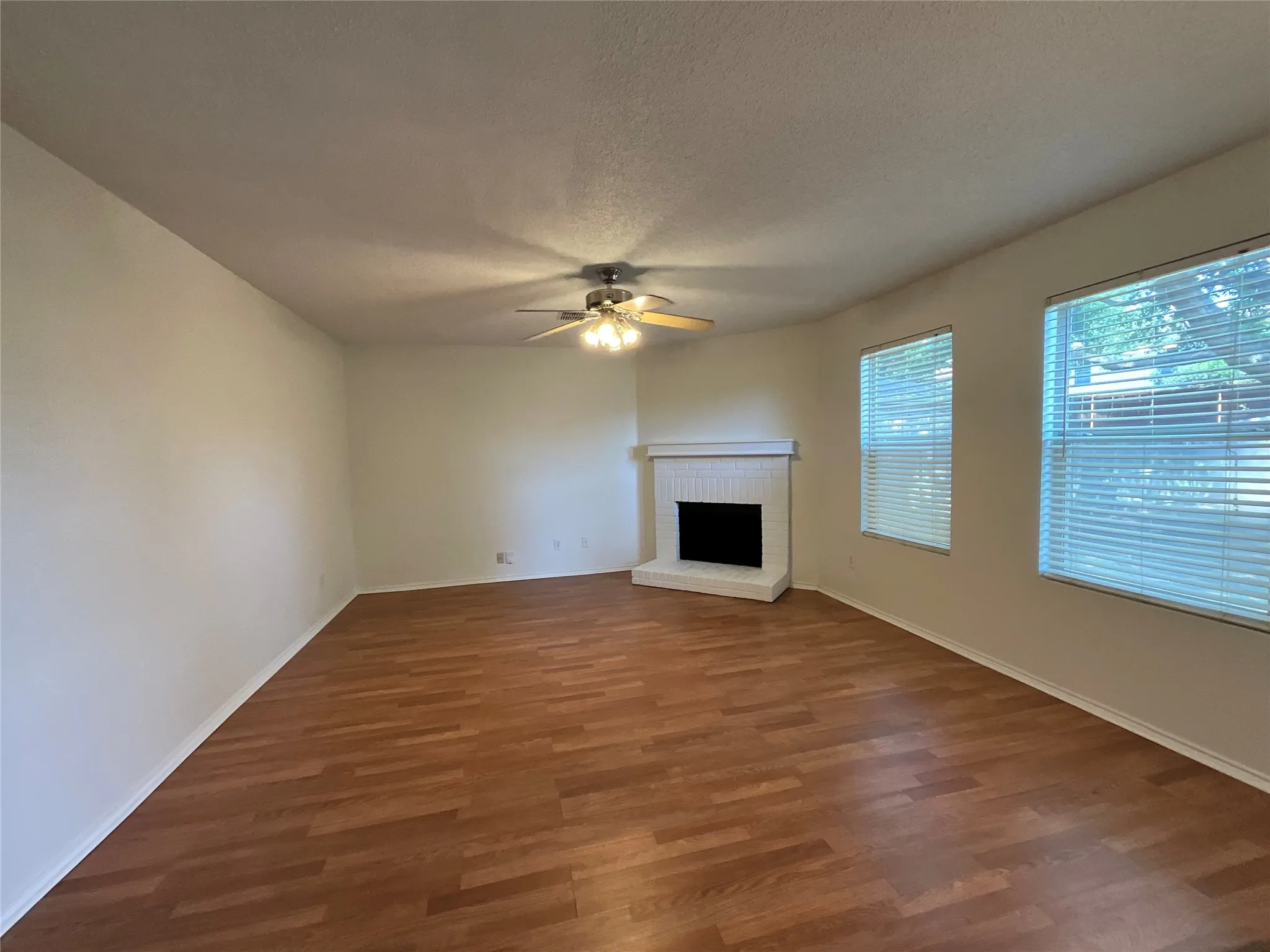 Single Family Residence For Sale in Denton County , 2233 Chestnut Drive, Little Elm, Texas 75068, 3 Bedroom, 3 Bathroom, 2 Garage spaces, 2,318 Sqft, built in 1999, mls#21263445, Real Estate Agent in Little Elm, Homes For Sale in Denton county, Homes For Sale in Little Elm, Realtor in Little Elm Texas, Real Estate Brokerage Independent Realty Texas, Luminita Cordes Realtor