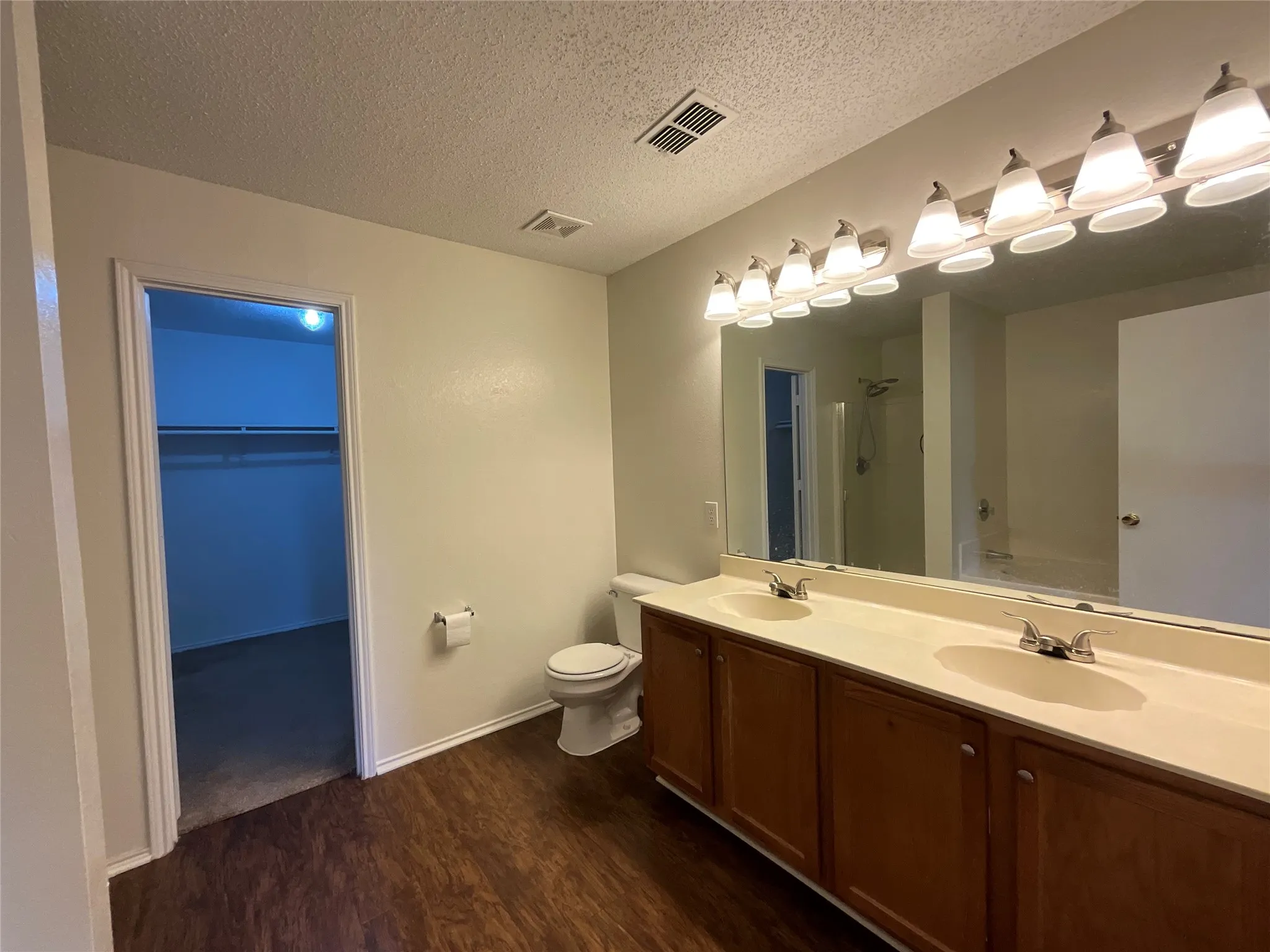 Single Family Residence For Sale in Denton County , 2233 Chestnut Drive, Little Elm, Texas 75068, 3 Bedroom, 3 Bathroom, 2 Garage spaces, 2,318 Sqft, built in 1999, mls#21263445, Real Estate Agent in Little Elm, Homes For Sale in Denton county, Homes For Sale in Little Elm, Realtor in Little Elm Texas, Real Estate Brokerage Independent Realty Texas, Luminita Cordes Realtor