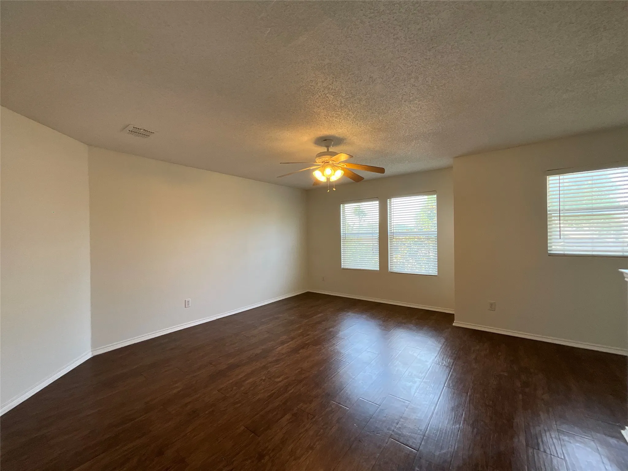 Single Family Residence For Sale in Denton County , 2233 Chestnut Drive, Little Elm, Texas 75068, 3 Bedroom, 3 Bathroom, 2 Garage spaces, 2,318 Sqft, built in 1999, mls#21263445, Real Estate Agent in Little Elm, Homes For Sale in Denton county, Homes For Sale in Little Elm, Realtor in Little Elm Texas, Real Estate Brokerage Independent Realty Texas, Luminita Cordes Realtor