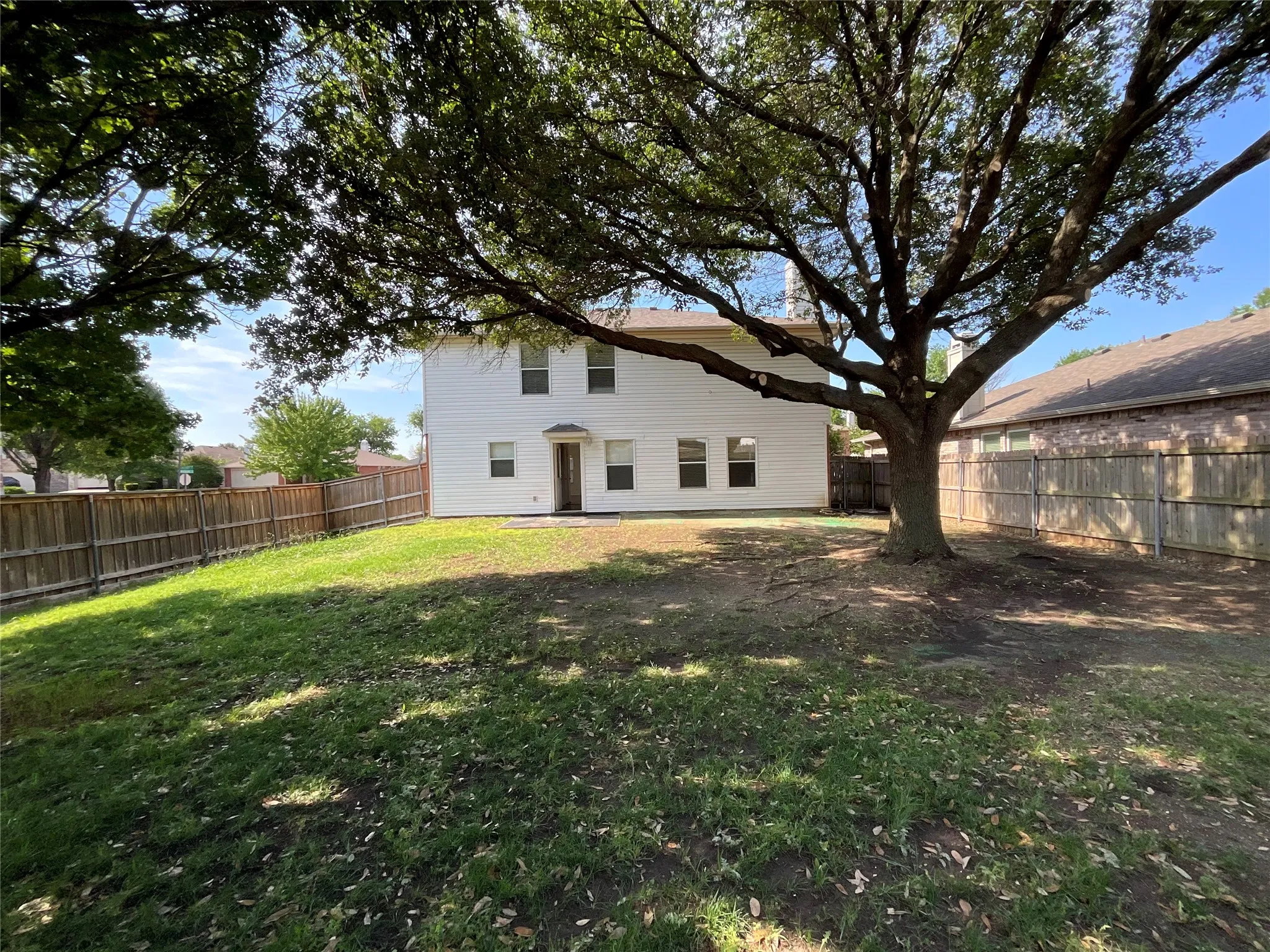 Single Family Residence For Sale in Denton County , 2233 Chestnut Drive, Little Elm, Texas 75068, 3 Bedroom, 3 Bathroom, 2 Garage spaces, 2,318 Sqft, built in 1999, mls#21263445, Real Estate Agent in Little Elm, Homes For Sale in Denton county, Homes For Sale in Little Elm, Realtor in Little Elm Texas, Real Estate Brokerage Independent Realty Texas, Luminita Cordes Realtor