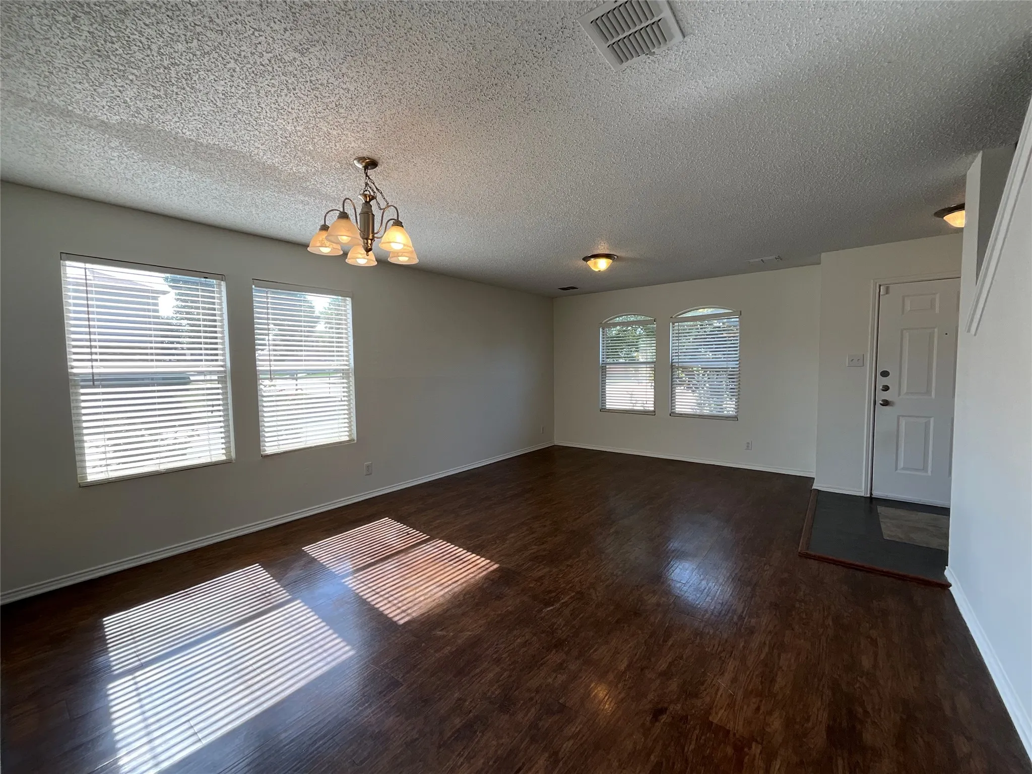Single Family Residence For Sale in Denton County , 2233 Chestnut Drive, Little Elm, Texas 75068, 3 Bedroom, 3 Bathroom, 2 Garage spaces, 2,318 Sqft, built in 1999, mls#21263445, Real Estate Agent in Little Elm, Homes For Sale in Denton county, Homes For Sale in Little Elm, Realtor in Little Elm Texas, Real Estate Brokerage Independent Realty Texas, Luminita Cordes Realtor