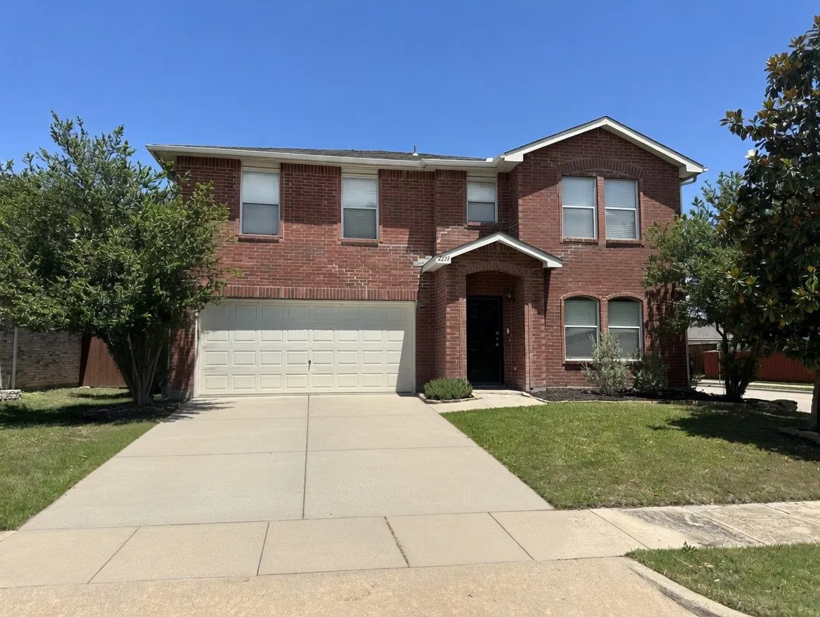 Single Family Residence For Sale in Denton County , 2233 Chestnut Drive, Little Elm, Texas 75068, 3 Bedroom, 3 Bathroom, 2 Garage spaces, 2,318 Sqft, built in 1999, mls#21263445, Real Estate Agent in Little Elm, Homes For Sale in Denton county, Homes For Sale in Little Elm, Realtor in Little Elm Texas, Real Estate Brokerage Independent Realty Texas, Luminita Cordes Realtor