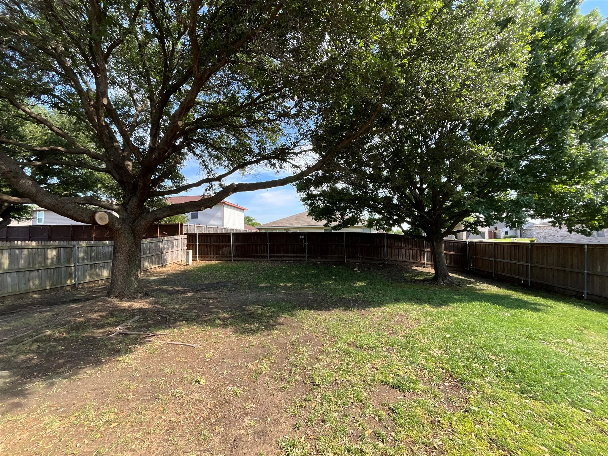 Single Family Residence For Sale in Denton County , 2233 Chestnut Drive, Little Elm, Texas 75068, 3 Bedroom, 3 Bathroom, 2 Garage spaces, 2,318 Sqft, built in 1999, mls#21263445, Real Estate Agent in Little Elm, Homes For Sale in Denton county, Homes For Sale in Little Elm, Realtor in Little Elm Texas, Real Estate Brokerage Independent Realty Texas, Luminita Cordes Realtor