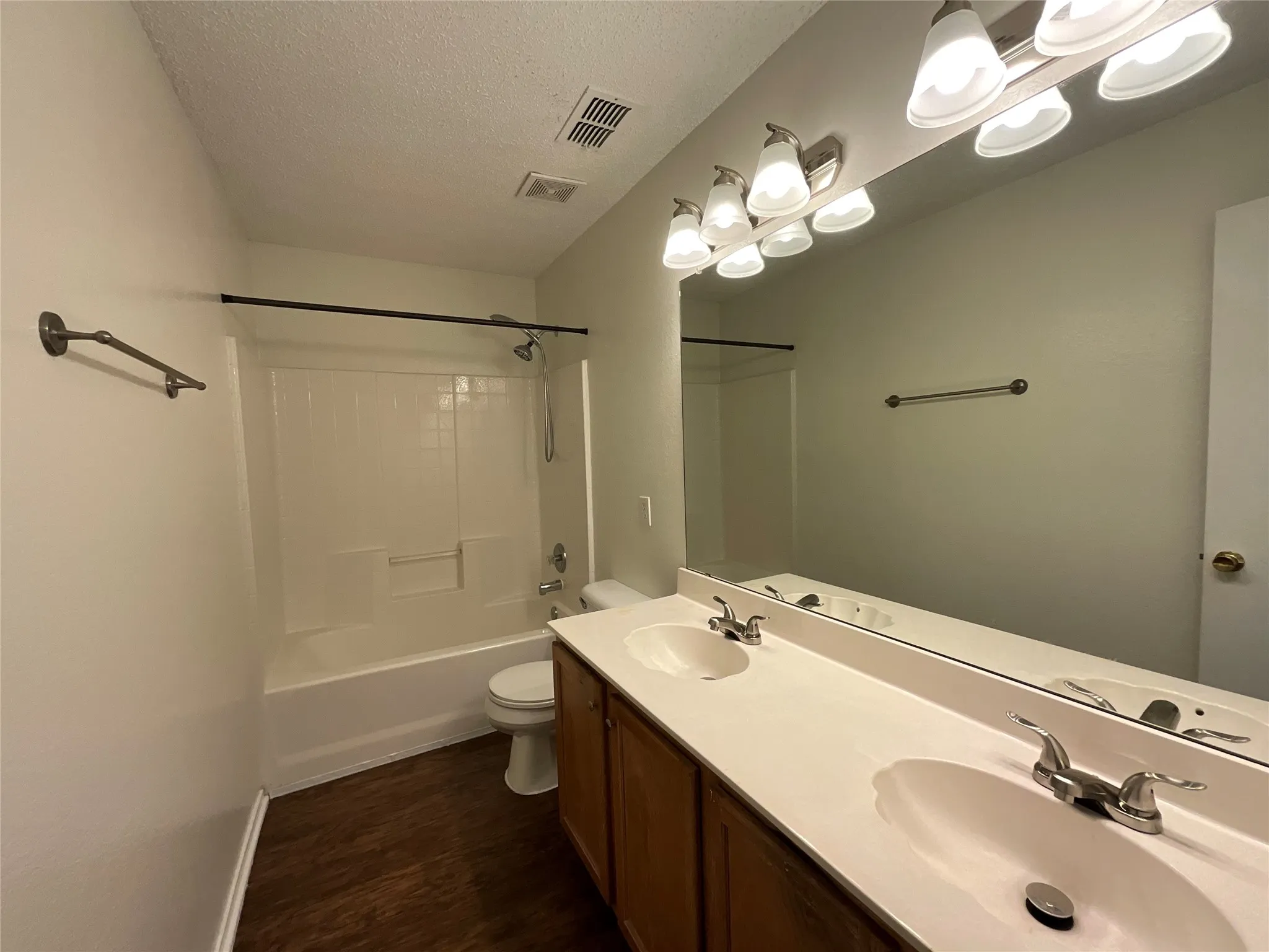 Single Family Residence For Sale in Denton County , 2233 Chestnut Drive, Little Elm, Texas 75068, 3 Bedroom, 3 Bathroom, 2 Garage spaces, 2,318 Sqft, built in 1999, mls#21263445, Real Estate Agent in Little Elm, Homes For Sale in Denton county, Homes For Sale in Little Elm, Realtor in Little Elm Texas, Real Estate Brokerage Independent Realty Texas, Luminita Cordes Realtor