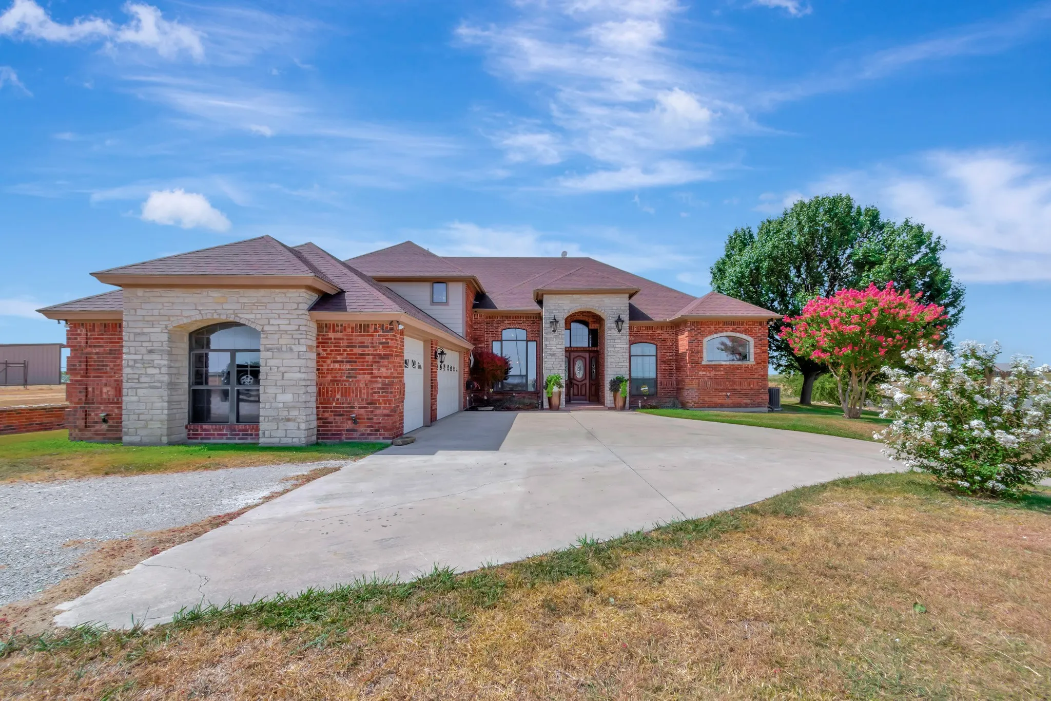 Single Family Residence For Sale in Parker County , 5520 White Settlement Road, Weatherford, Texas 76087, 5 Bedroom, 4 Bathroom, 5 Garage spaces, 3,810 Sqft, built in 1999, mls#21260000, Real Estate Agent in Weatherford, Homes For Sale in Parker county, Homes For Sale in Weatherford, Realtor in Weatherford Texas, Real Estate Brokerage Independent Realty Texas, Luminita Cordes Realtor