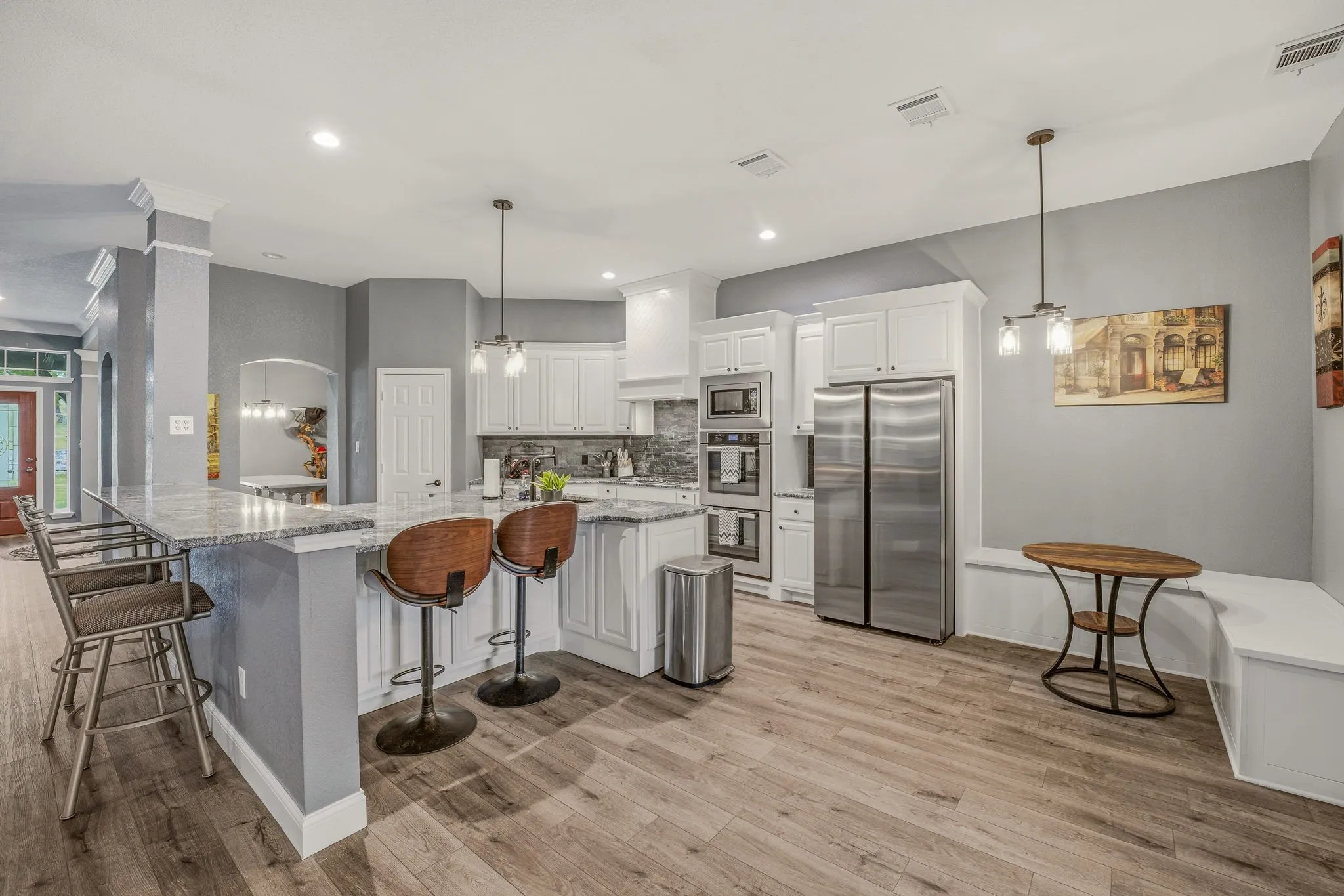 Single Family Residence For Sale in Hood County , 1914 Bentwater Parkway, Granbury, Texas 76049, 5 Bedroom, 5 Bathroom, 3 Garage spaces, 4,006 Sqft, built in 2005, mls#21262262, Real Estate Agent in Granbury, Homes For Sale in Hood county, Homes For Sale in Granbury, Realtor in Granbury Texas, Real Estate Brokerage Independent Realty Texas, Luminita Cordes Realtor