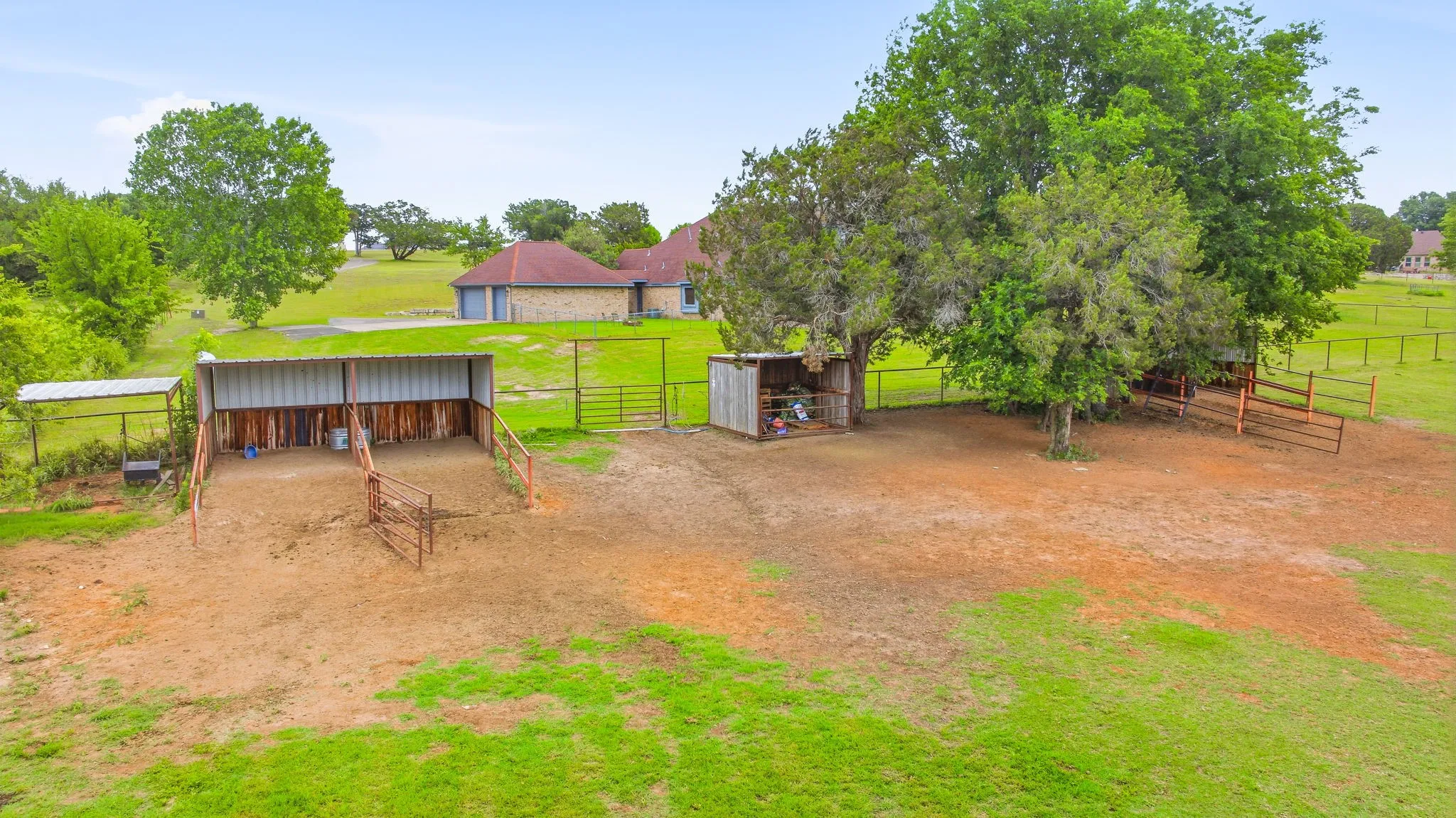 Single Family Residence For Sale in Hood County , 1914 Bentwater Parkway, Granbury, Texas 76049, 5 Bedroom, 5 Bathroom, 3 Garage spaces, 4,006 Sqft, built in 2005, mls#21262262, Real Estate Agent in Granbury, Homes For Sale in Hood county, Homes For Sale in Granbury, Realtor in Granbury Texas, Real Estate Brokerage Independent Realty Texas, Luminita Cordes Realtor