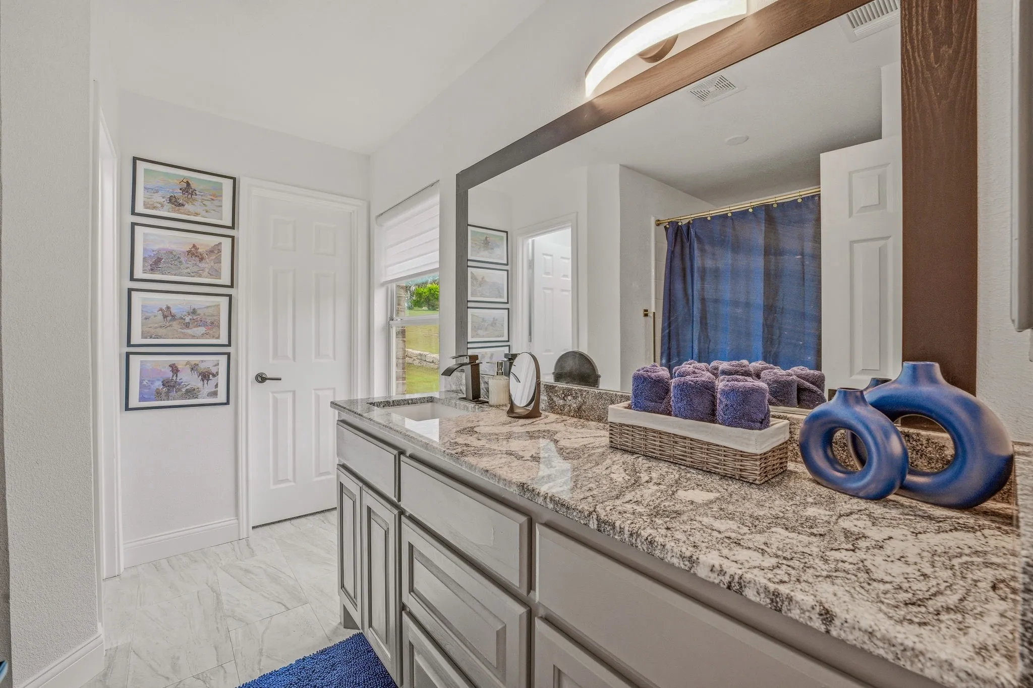 Single Family Residence For Sale in Hood County , 1914 Bentwater Parkway, Granbury, Texas 76049, 5 Bedroom, 5 Bathroom, 3 Garage spaces, 4,006 Sqft, built in 2005, mls#21262262, Real Estate Agent in Granbury, Homes For Sale in Hood county, Homes For Sale in Granbury, Realtor in Granbury Texas, Real Estate Brokerage Independent Realty Texas, Luminita Cordes Realtor