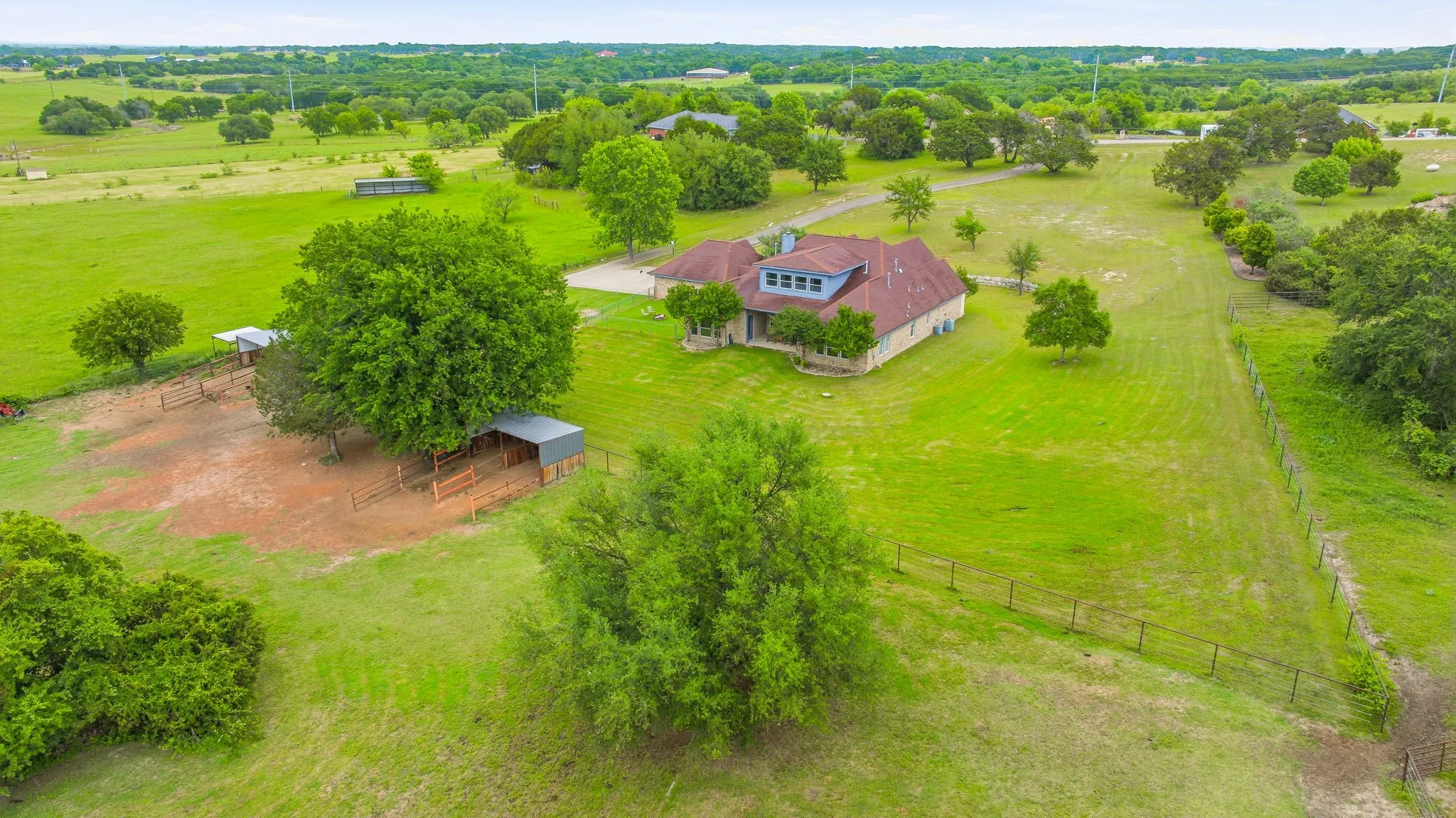 Single Family Residence For Sale in Hood County , 1914 Bentwater Parkway, Granbury, Texas 76049, 5 Bedroom, 5 Bathroom, 3 Garage spaces, 4,006 Sqft, built in 2005, mls#21262262, Real Estate Agent in Granbury, Homes For Sale in Hood county, Homes For Sale in Granbury, Realtor in Granbury Texas, Real Estate Brokerage Independent Realty Texas, Luminita Cordes Realtor