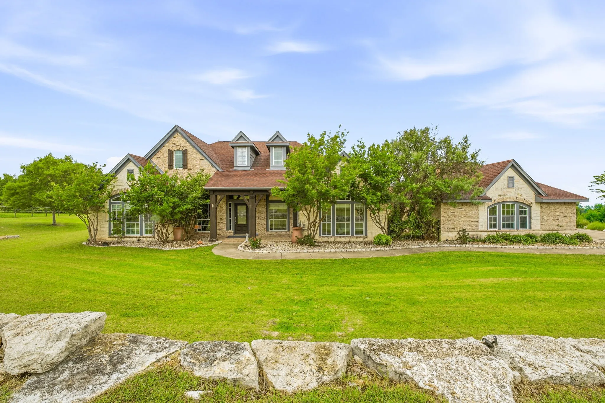 Single Family Residence For Sale in Hood County , 1914 Bentwater Parkway, Granbury, Texas 76049, 5 Bedroom, 5 Bathroom, 3 Garage spaces, 4,006 Sqft, built in 2005, mls#21262262, Real Estate Agent in Granbury, Homes For Sale in Hood county, Homes For Sale in Granbury, Realtor in Granbury Texas, Real Estate Brokerage Independent Realty Texas, Luminita Cordes Realtor