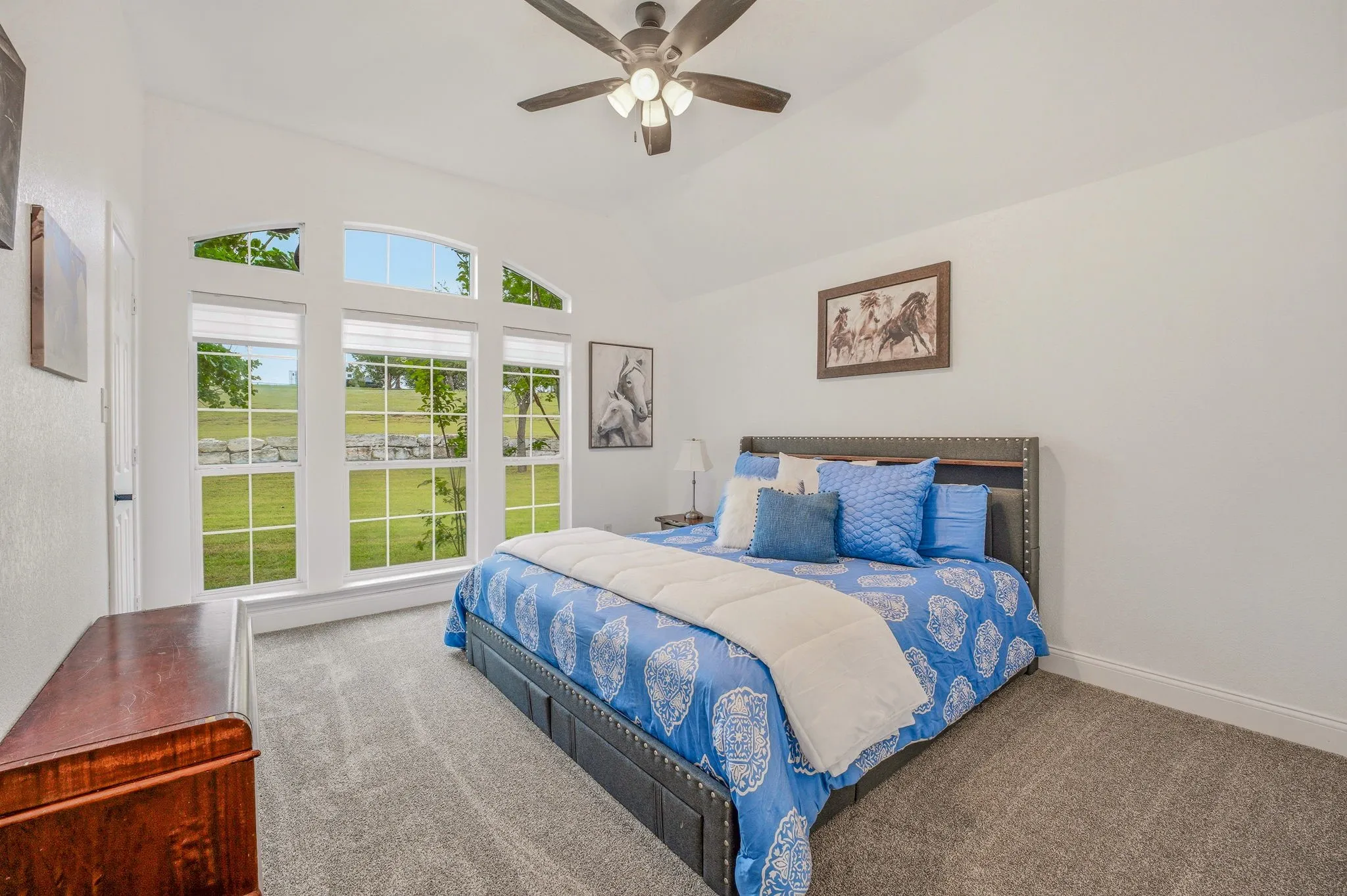 Single Family Residence For Sale in Hood County , 1914 Bentwater Parkway, Granbury, Texas 76049, 5 Bedroom, 5 Bathroom, 3 Garage spaces, 4,006 Sqft, built in 2005, mls#21262262, Real Estate Agent in Granbury, Homes For Sale in Hood county, Homes For Sale in Granbury, Realtor in Granbury Texas, Real Estate Brokerage Independent Realty Texas, Luminita Cordes Realtor