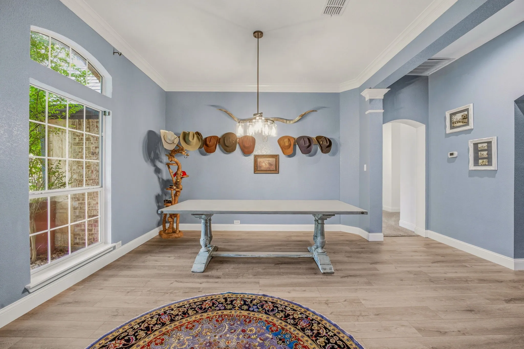 Single Family Residence For Sale in Hood County , 1914 Bentwater Parkway, Granbury, Texas 76049, 5 Bedroom, 5 Bathroom, 3 Garage spaces, 4,006 Sqft, built in 2005, mls#21262262, Real Estate Agent in Granbury, Homes For Sale in Hood county, Homes For Sale in Granbury, Realtor in Granbury Texas, Real Estate Brokerage Independent Realty Texas, Luminita Cordes Realtor