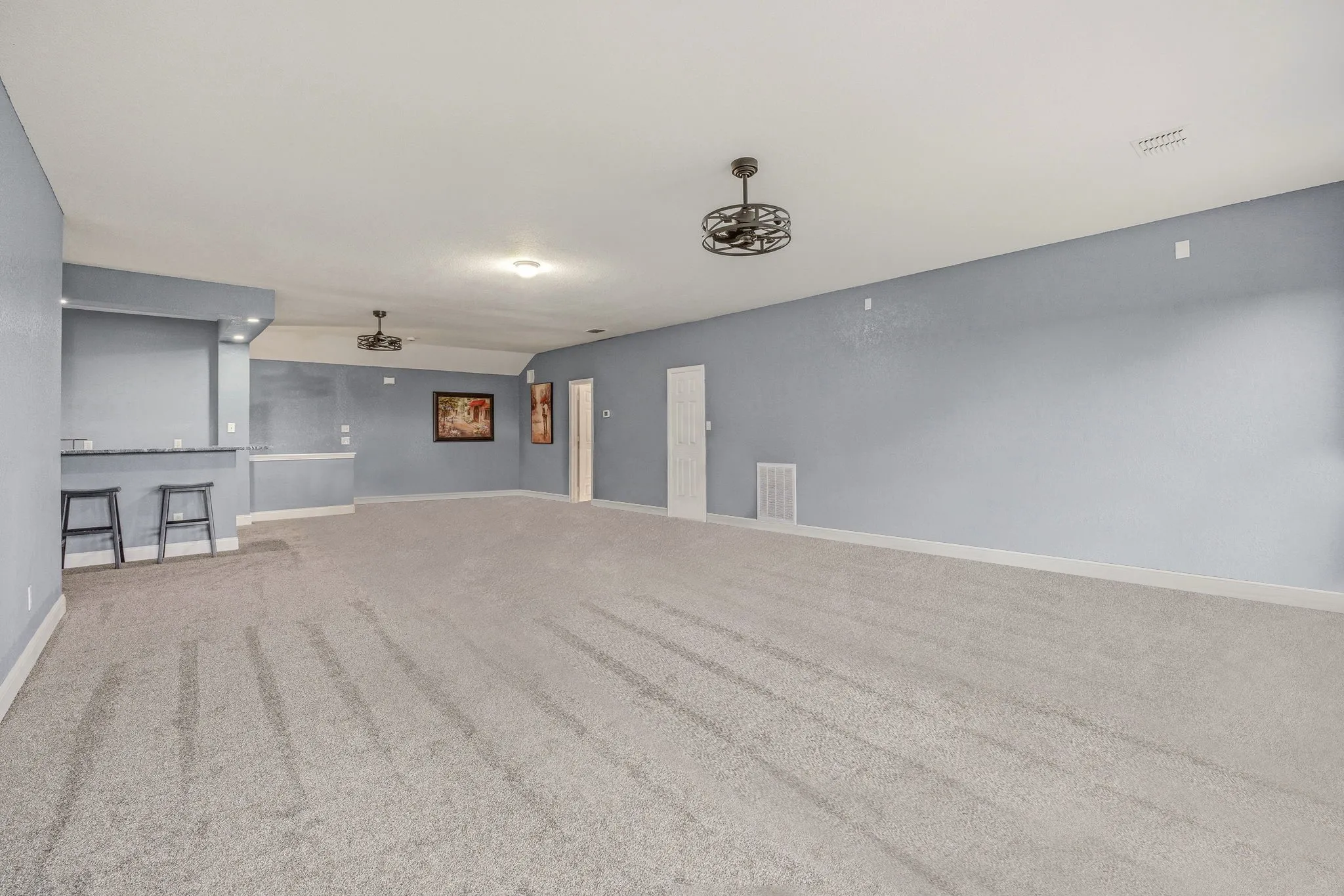 Single Family Residence For Sale in Hood County , 1914 Bentwater Parkway, Granbury, Texas 76049, 5 Bedroom, 5 Bathroom, 3 Garage spaces, 4,006 Sqft, built in 2005, mls#21262262, Real Estate Agent in Granbury, Homes For Sale in Hood county, Homes For Sale in Granbury, Realtor in Granbury Texas, Real Estate Brokerage Independent Realty Texas, Luminita Cordes Realtor