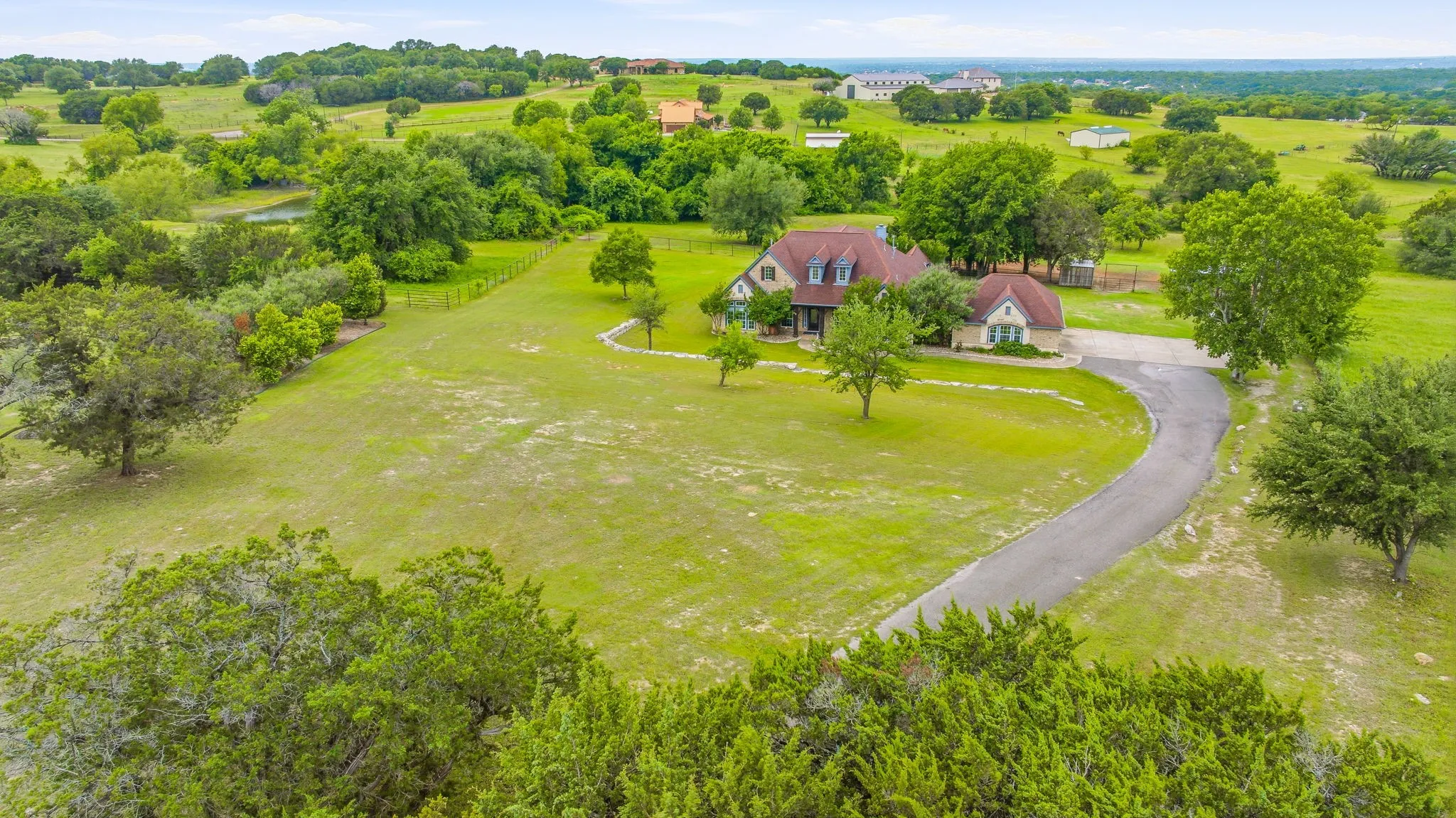 Single Family Residence For Sale in Hood County , 1914 Bentwater Parkway, Granbury, Texas 76049, 5 Bedroom, 5 Bathroom, 3 Garage spaces, 4,006 Sqft, built in 2005, mls#21262262, Real Estate Agent in Granbury, Homes For Sale in Hood county, Homes For Sale in Granbury, Realtor in Granbury Texas, Real Estate Brokerage Independent Realty Texas, Luminita Cordes Realtor