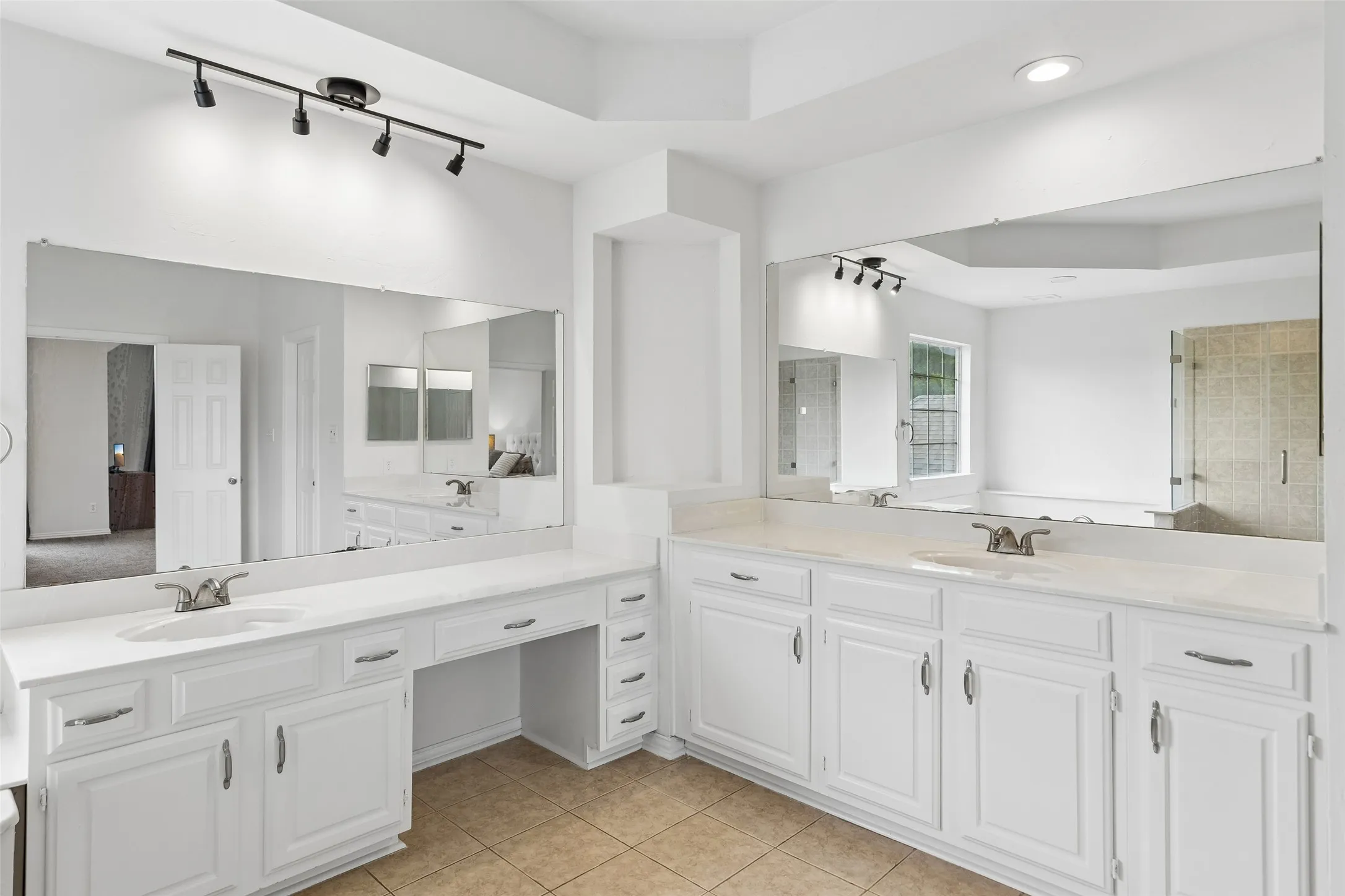Single Family Residence For Sale in Collin County , 4021 Carmichael Drive, Plano, Texas 75024, 4 Bedroom, 3 Bathroom, 2 Garage spaces, 3,358 Sqft, built in 1993, mls#21256324, Real Estate Agent in Plano, Homes For Sale in Collin county, Homes For Sale in Plano, Realtor in Plano Texas, Real Estate Brokerage Independent Realty Texas, Luminita Cordes Realtor