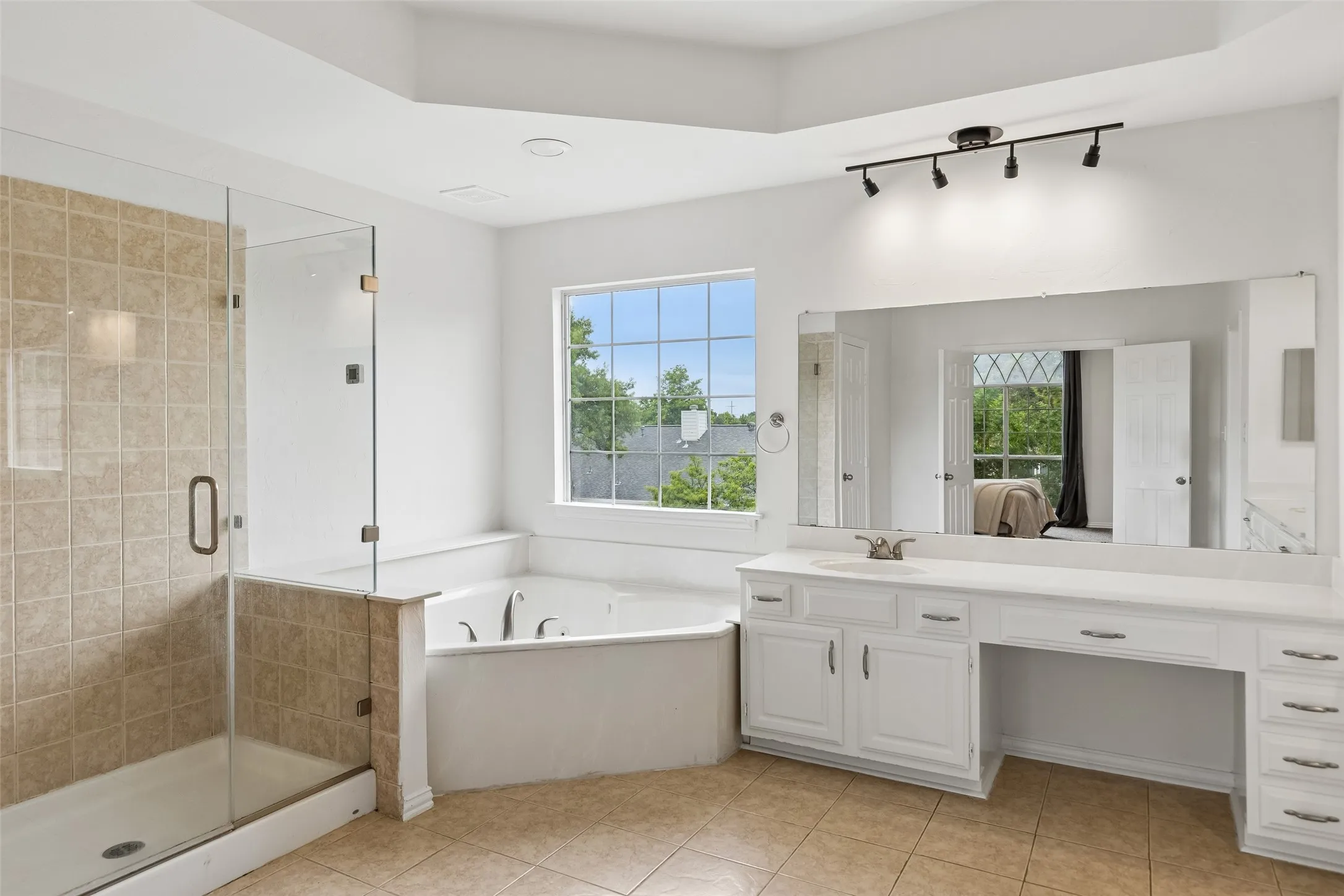 Single Family Residence For Sale in Collin County , 4021 Carmichael Drive, Plano, Texas 75024, 4 Bedroom, 3 Bathroom, 2 Garage spaces, 3,358 Sqft, built in 1993, mls#21256324, Real Estate Agent in Plano, Homes For Sale in Collin county, Homes For Sale in Plano, Realtor in Plano Texas, Real Estate Brokerage Independent Realty Texas, Luminita Cordes Realtor