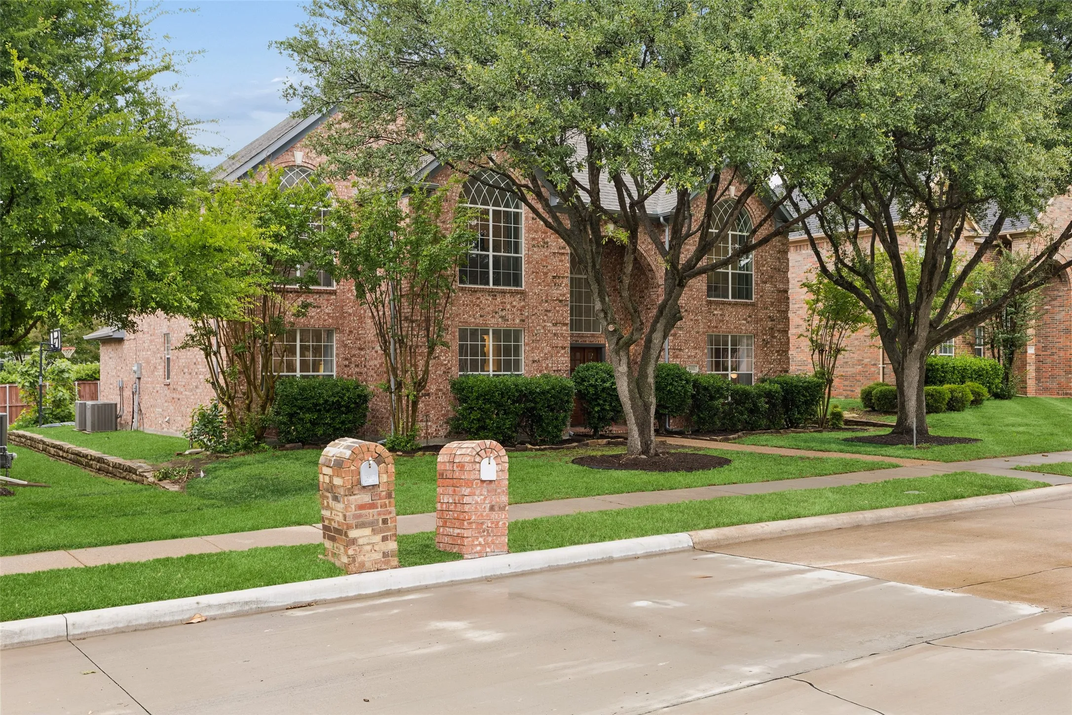 Single Family Residence For Sale in Collin County , 4021 Carmichael Drive, Plano, Texas 75024, 4 Bedroom, 3 Bathroom, 2 Garage spaces, 3,358 Sqft, built in 1993, mls#21256324, Real Estate Agent in Plano, Homes For Sale in Collin county, Homes For Sale in Plano, Realtor in Plano Texas, Real Estate Brokerage Independent Realty Texas, Luminita Cordes Realtor