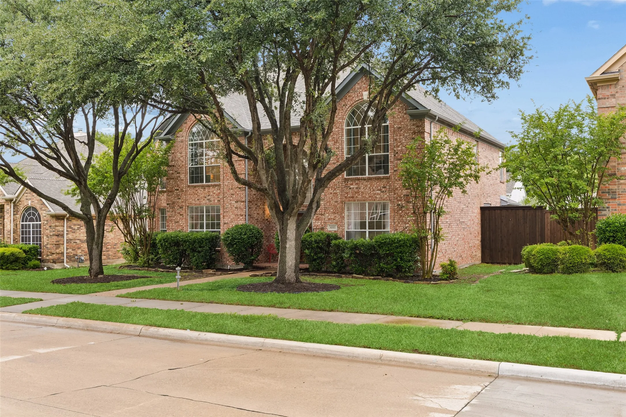 Single Family Residence For Sale in Collin County , 4021 Carmichael Drive, Plano, Texas 75024, 4 Bedroom, 3 Bathroom, 2 Garage spaces, 3,358 Sqft, built in 1993, mls#21256324, Real Estate Agent in Plano, Homes For Sale in Collin county, Homes For Sale in Plano, Realtor in Plano Texas, Real Estate Brokerage Independent Realty Texas, Luminita Cordes Realtor