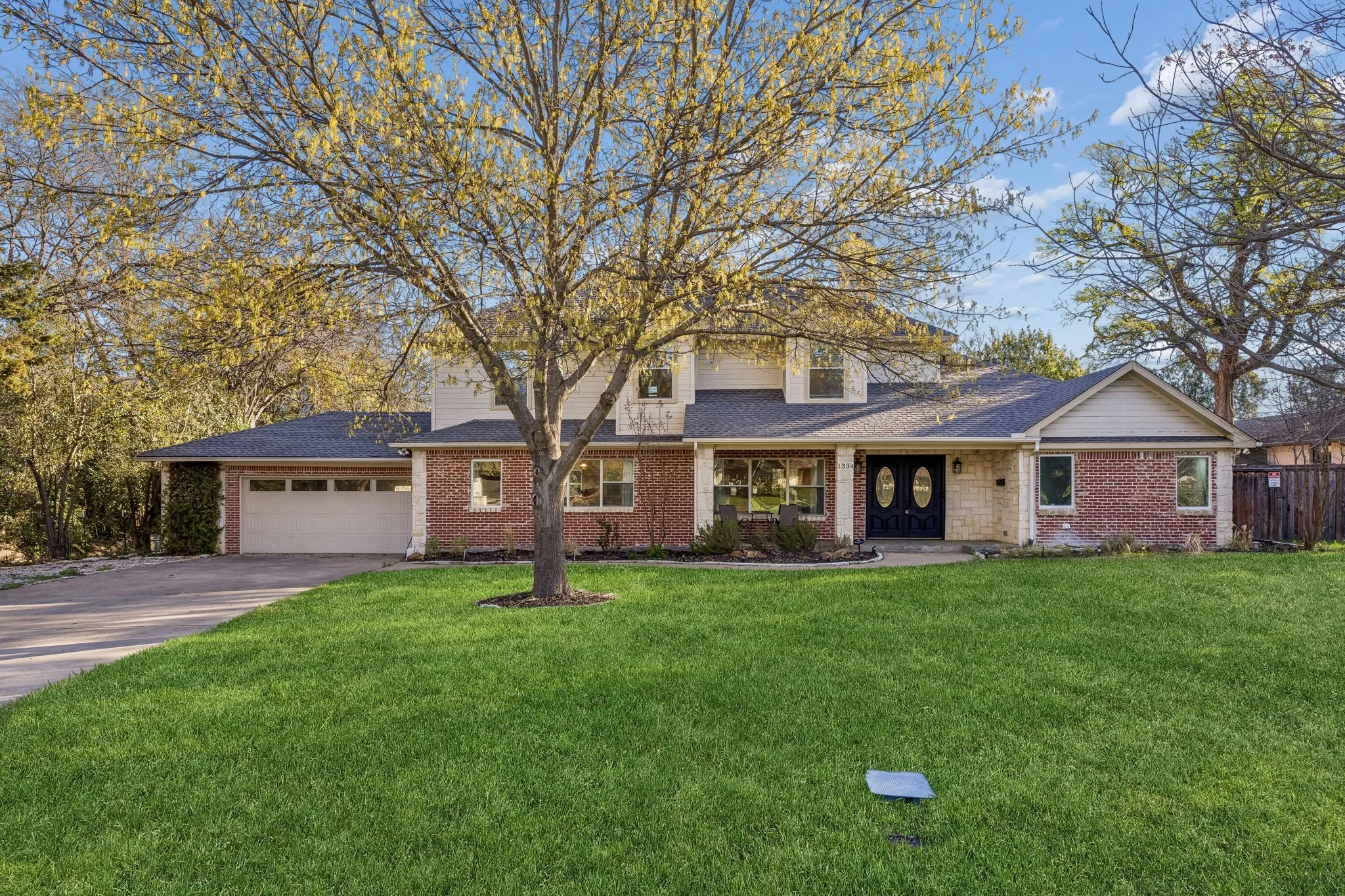 Single Family Residence For Sale in Dallas County , 1334 El Patio Drive, Dallas, Texas 75218, 4 Bedroom, 4 Bathroom, 2 Garage spaces, 3,358 Sqft, built in 2004, mls#21263506, Real Estate Agent in Dallas, Homes For Sale in Dallas county, Homes For Sale in Dallas, Realtor in Dallas Texas, Real Estate Brokerage Independent Realty Texas, Luminita Cordes Realtor