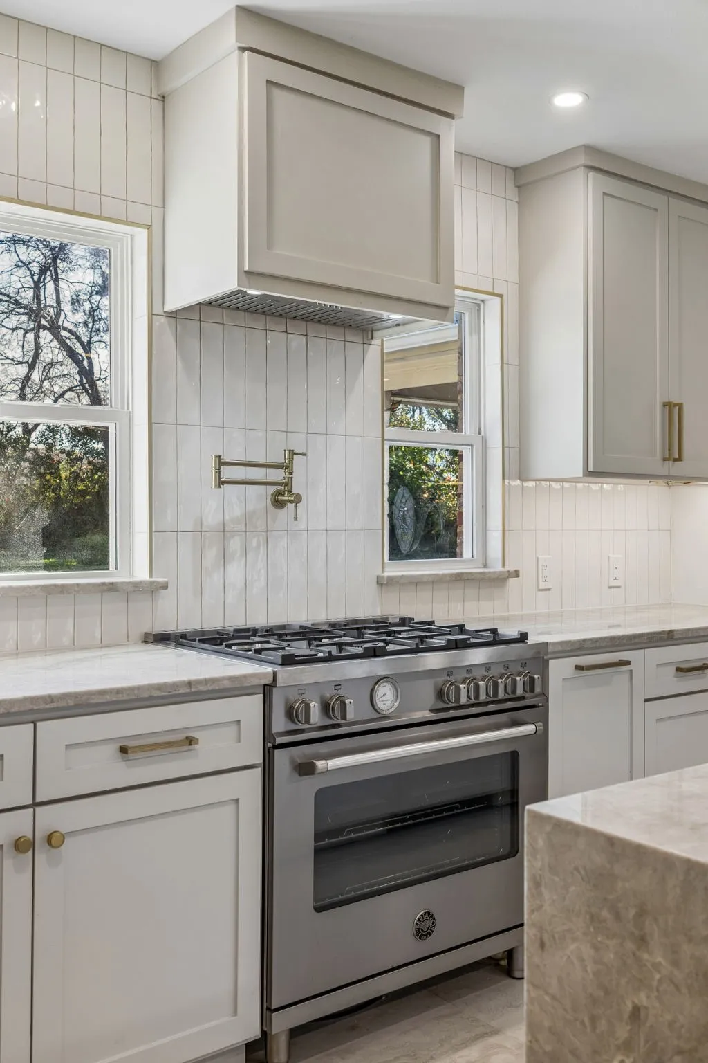 Single Family Residence For Sale in Dallas County , 1334 El Patio Drive, Dallas, Texas 75218, 4 Bedroom, 4 Bathroom, 2 Garage spaces, 3,358 Sqft, built in 2004, mls#21263506, Real Estate Agent in Dallas, Homes For Sale in Dallas county, Homes For Sale in Dallas, Realtor in Dallas Texas, Real Estate Brokerage Independent Realty Texas, Luminita Cordes Realtor
