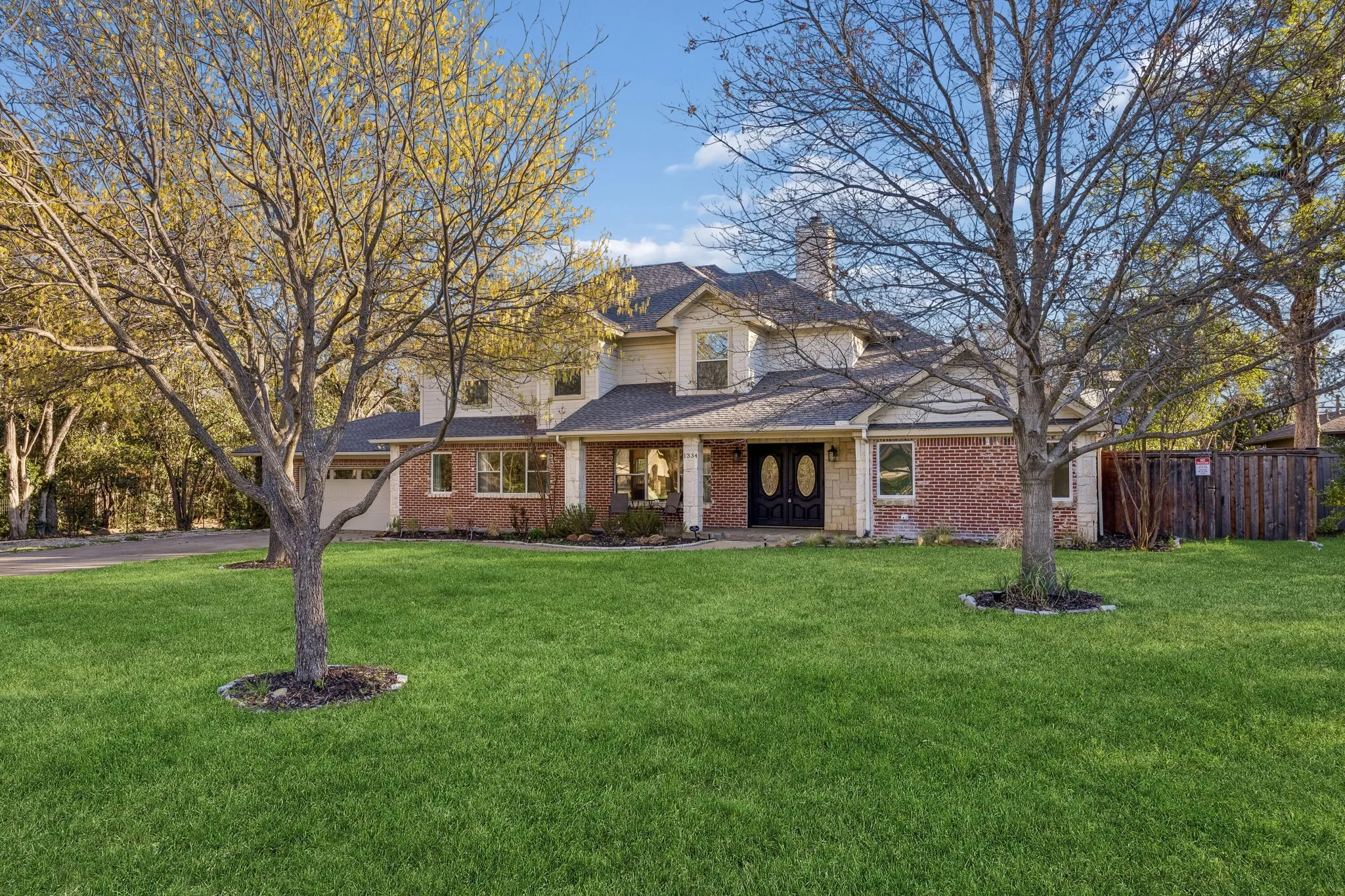 Single Family Residence For Sale in Dallas County , 1334 El Patio Drive, Dallas, Texas 75218, 4 Bedroom, 4 Bathroom, 2 Garage spaces, 3,358 Sqft, built in 2004, mls#21263506, Real Estate Agent in Dallas, Homes For Sale in Dallas county, Homes For Sale in Dallas, Realtor in Dallas Texas, Real Estate Brokerage Independent Realty Texas, Luminita Cordes Realtor