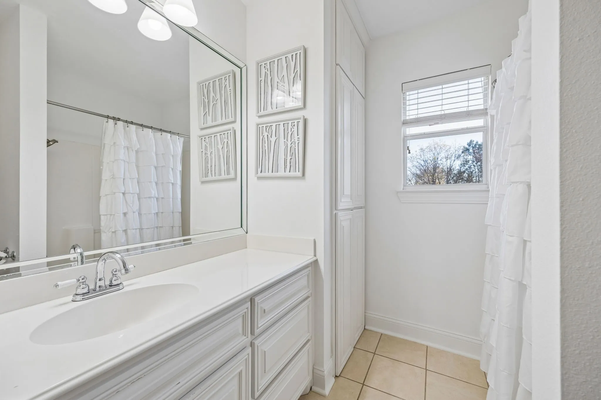 Single Family Residence For Sale in Dallas County , 1334 El Patio Drive, Dallas, Texas 75218, 4 Bedroom, 4 Bathroom, 2 Garage spaces, 3,358 Sqft, built in 2004, mls#21263506, Real Estate Agent in Dallas, Homes For Sale in Dallas county, Homes For Sale in Dallas, Realtor in Dallas Texas, Real Estate Brokerage Independent Realty Texas, Luminita Cordes Realtor