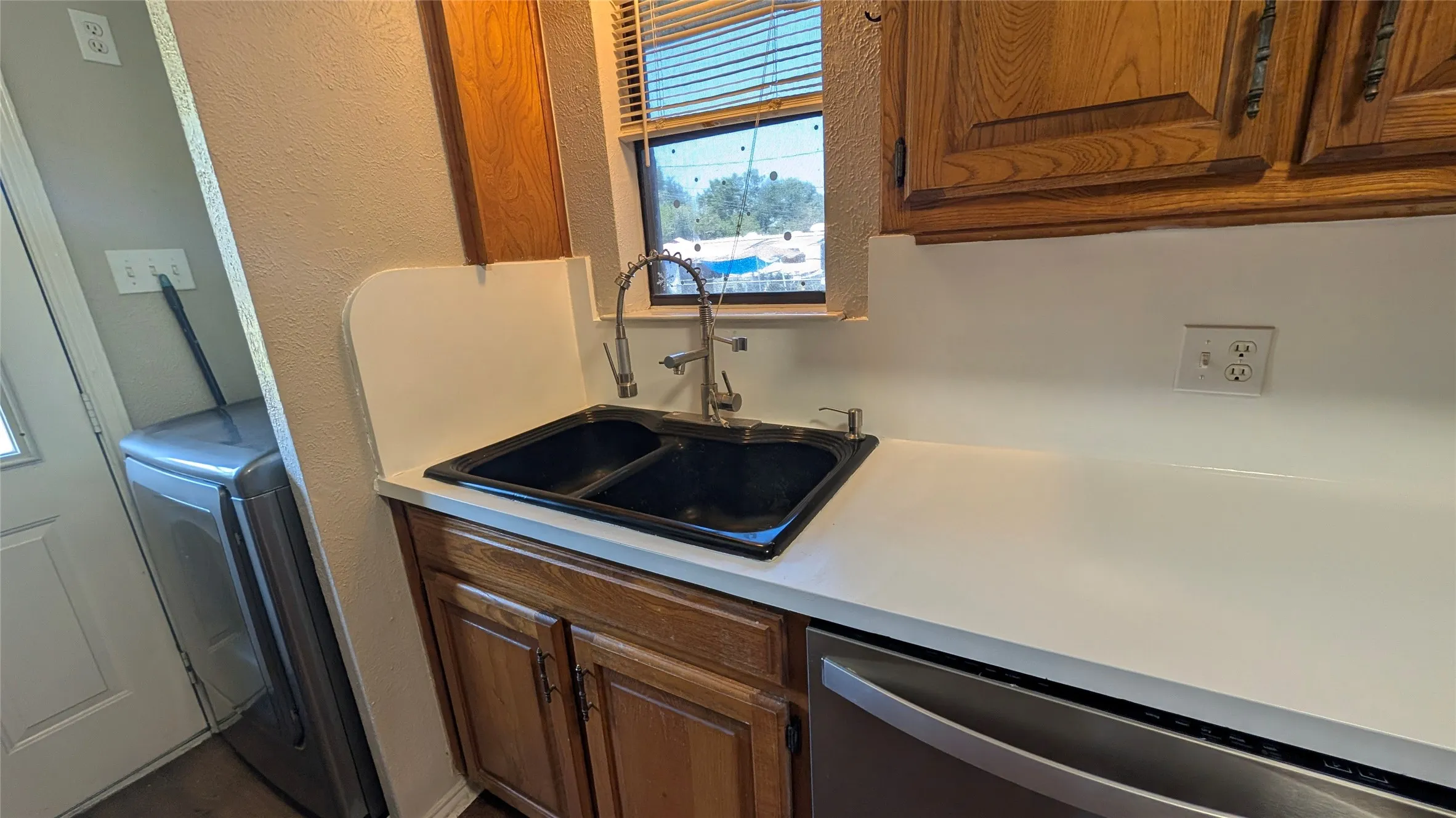 Duplex For Rent in Dallas County , 3409 Jewel Street, Sachse, Texas 75048, 2 Bedroom, 2 Bathroom, Garage spaces, 855 Sqft, built in 1983, mls#21263558, Real Estate Agent in Sachse, Homes For Rent in Dallas county, Homes For Rent in Sachse, Realtor in Sachse Texas, Real Estate Brokerage Independent Realty Texas, Luminita Cordes Realtor