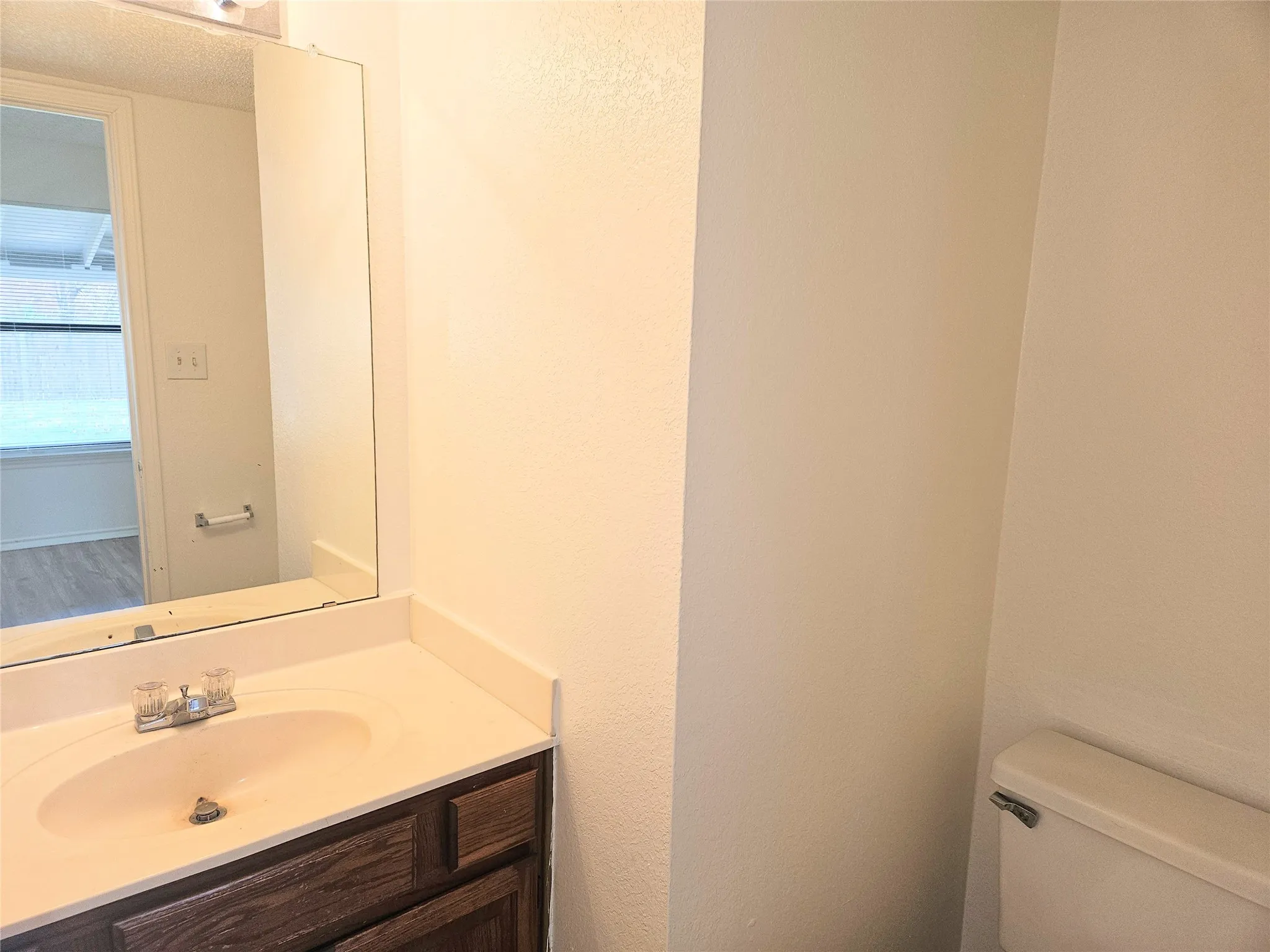Single Family Residence For Rent in Tarrant County , 4730 Waxwing Drive, Arlington, Texas 76018, 3 Bedrooms, 3 Bathrooms, 2 Garage spaces, 1,649 Sqft, built in 1986, Price $2,195, mls#21263591, Real Estate Agent in Arlington, Homes For Rent in Tarrant county, Homes For Rent in Arlington, Realtor in Arlington Texas, Real Estate Brokerage Independent Realty Texas, Luminita Cordes Realtor