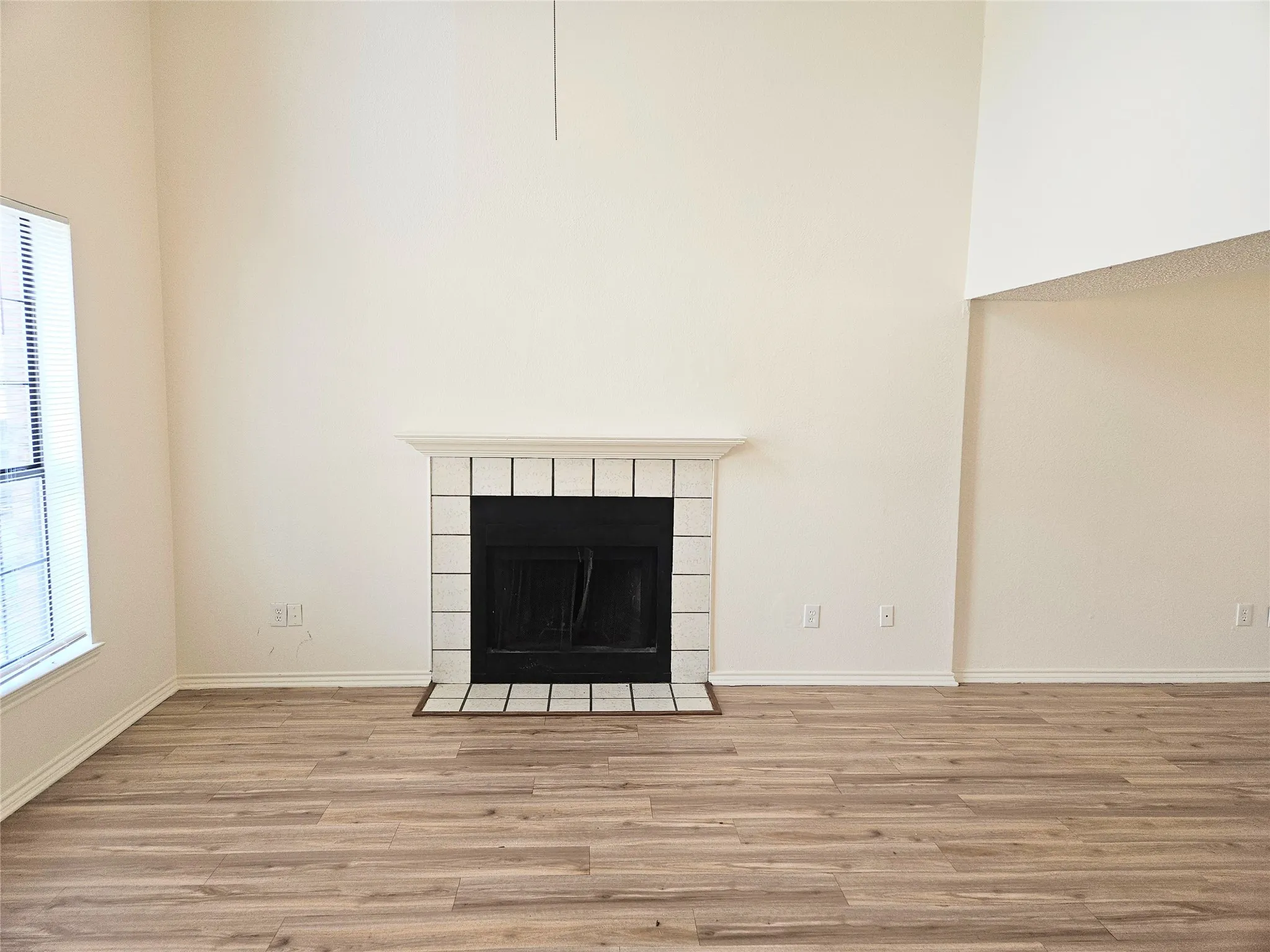 Single Family Residence For Rent in Tarrant County , 4730 Waxwing Drive, Arlington, Texas 76018, 3 Bedrooms, 3 Bathrooms, 2 Garage spaces, 1,649 Sqft, built in 1986, Price $2,195, mls#21263591, Real Estate Agent in Arlington, Homes For Rent in Tarrant county, Homes For Rent in Arlington, Realtor in Arlington Texas, Real Estate Brokerage Independent Realty Texas, Luminita Cordes Realtor