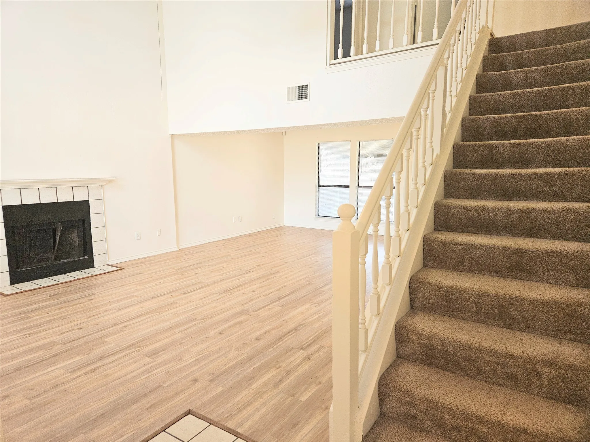 Single Family Residence For Rent in Tarrant County , 4730 Waxwing Drive, Arlington, Texas 76018, 3 Bedrooms, 3 Bathrooms, 2 Garage spaces, 1,649 Sqft, built in 1986, Price $2,195, mls#21263591, Real Estate Agent in Arlington, Homes For Rent in Tarrant county, Homes For Rent in Arlington, Realtor in Arlington Texas, Real Estate Brokerage Independent Realty Texas, Luminita Cordes Realtor